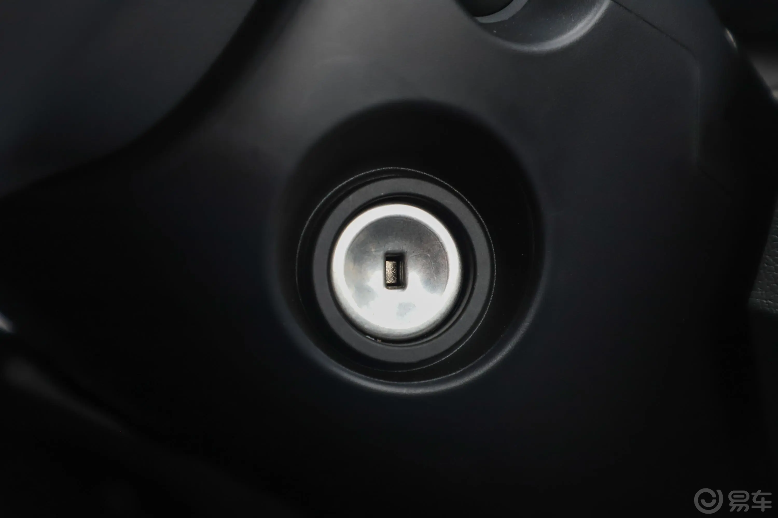 荣威RX31.6L 手动 旗舰版钥匙孔或一键启动按键