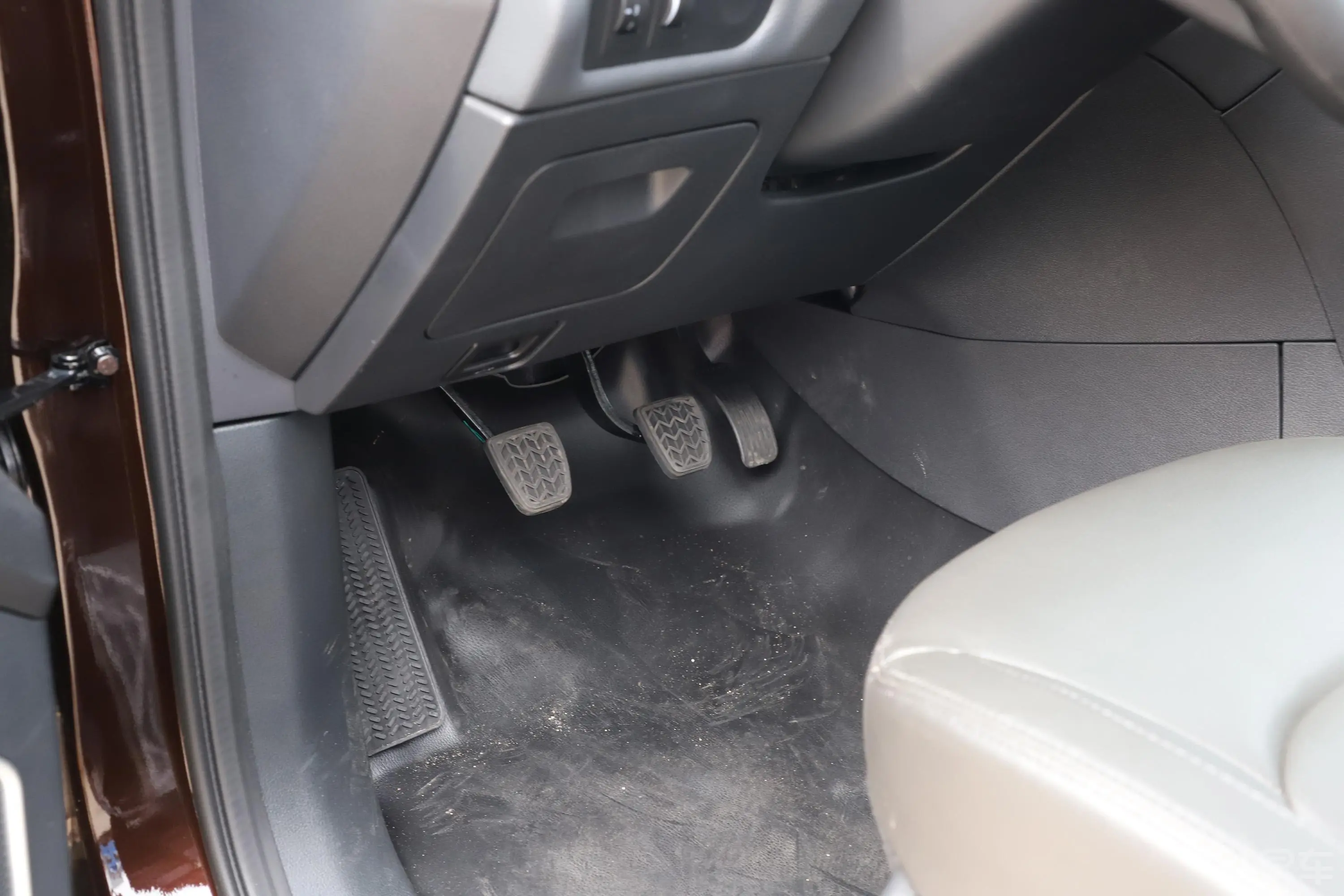 域虎3双排长轴 2.5T 手动 两驱 豪华版 柴油脚踏板