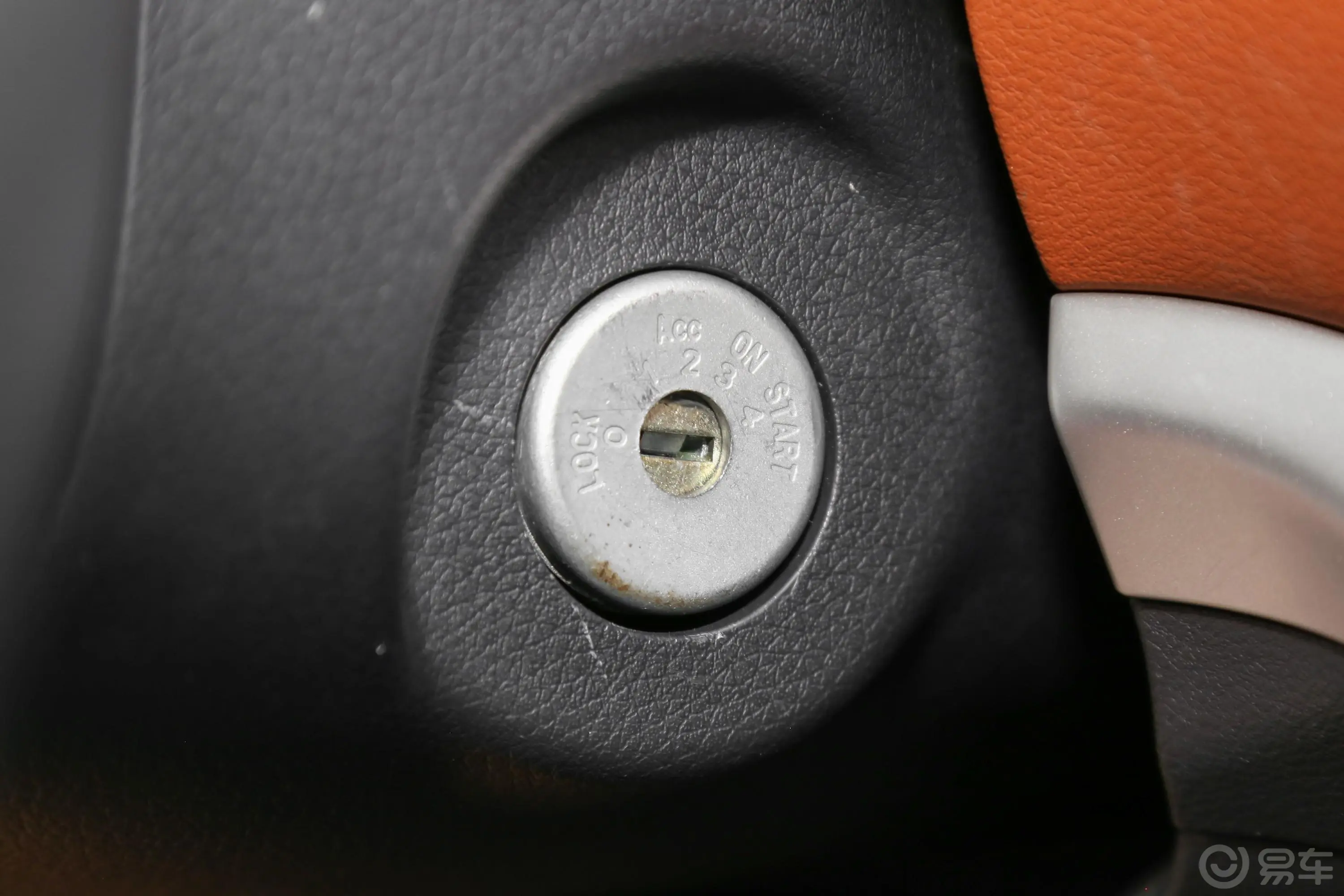 锐骐62.5T 自动 四驱 豪华版 柴油 国V钥匙孔或一键启动按键
