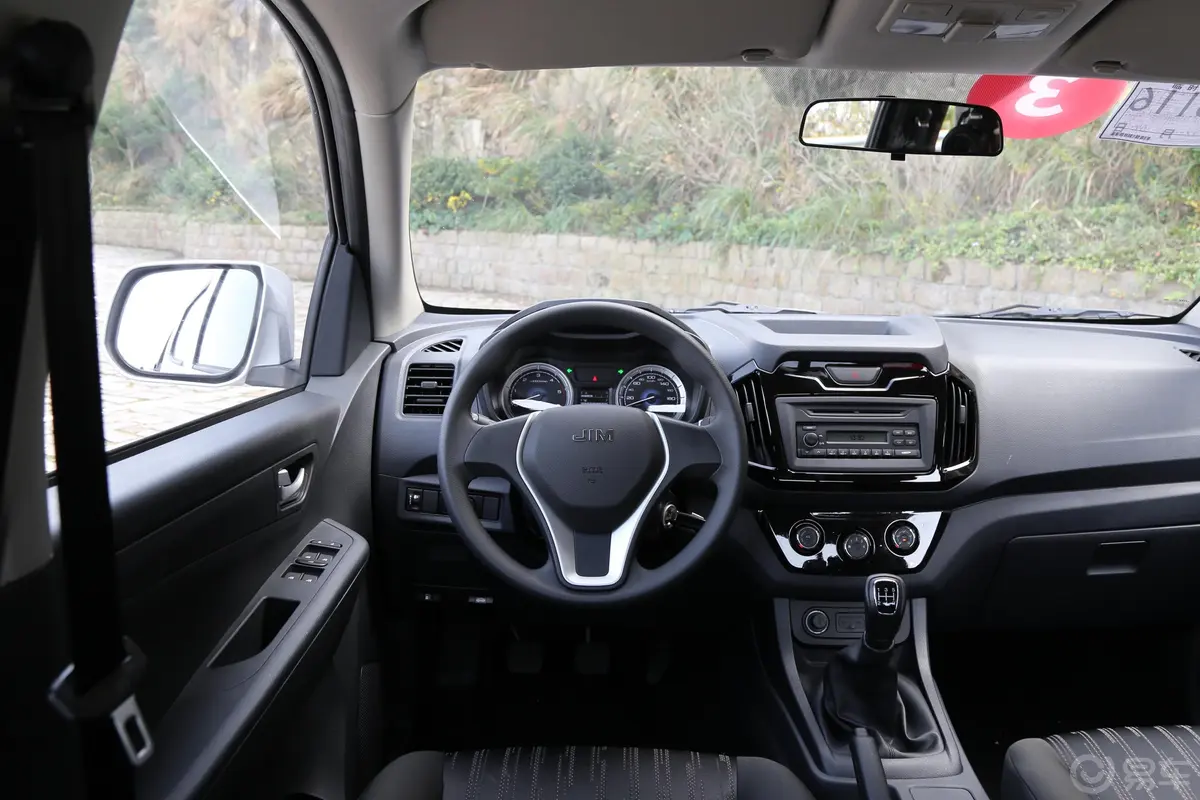 瑞迈2.8T 手动 两驱 加长豪华版 柴油驾驶位区域