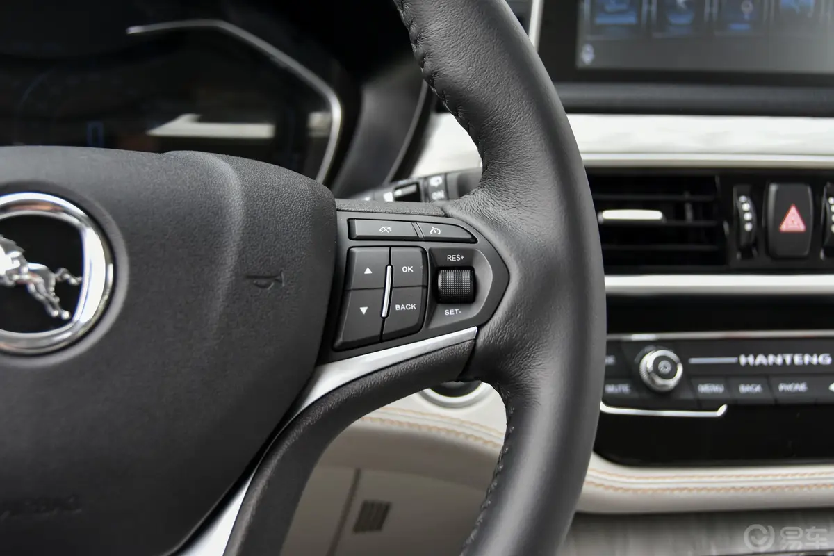 汉腾X5 EV豪华版右侧方向盘功能按键