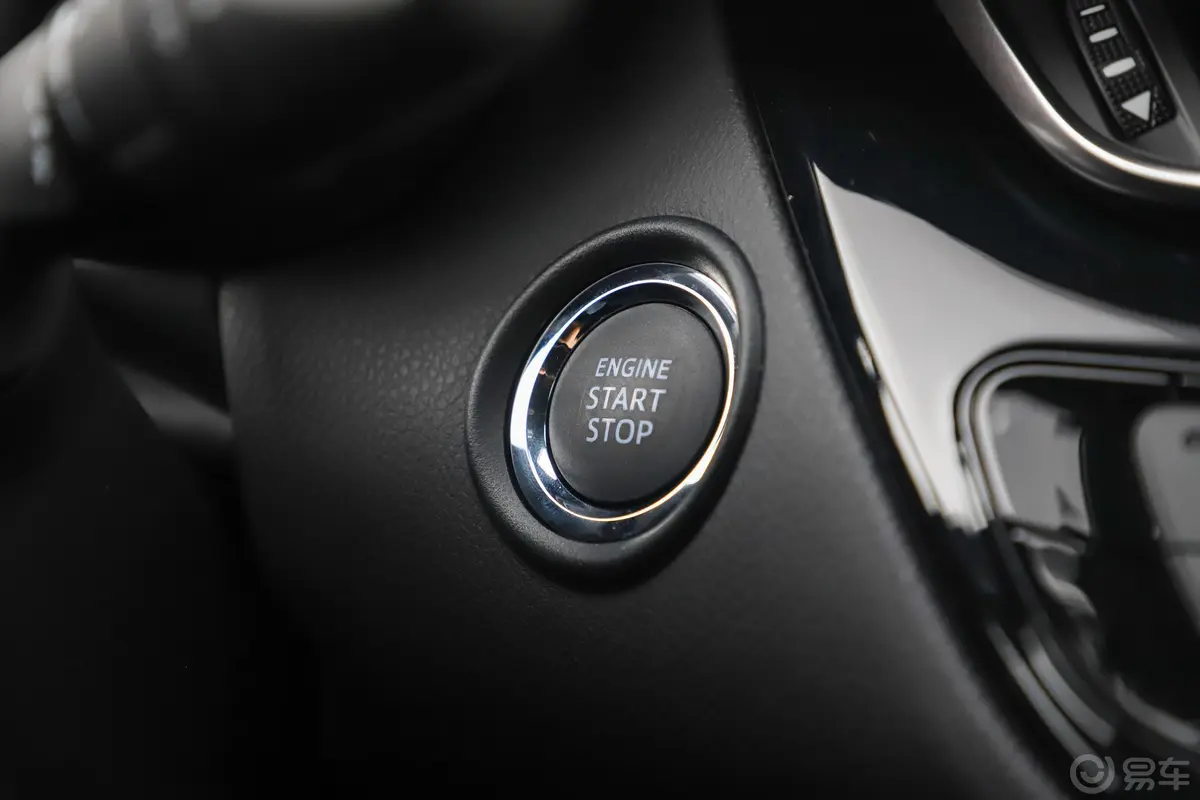 丰田C-HR2.0L CVT 酷越豪华版 国V钥匙孔或一键启动按键