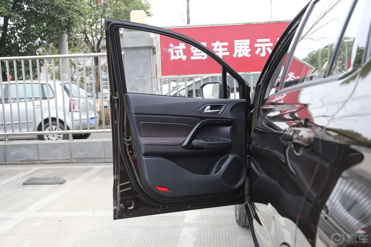 广汽ix4领先版驾驶员侧前车门