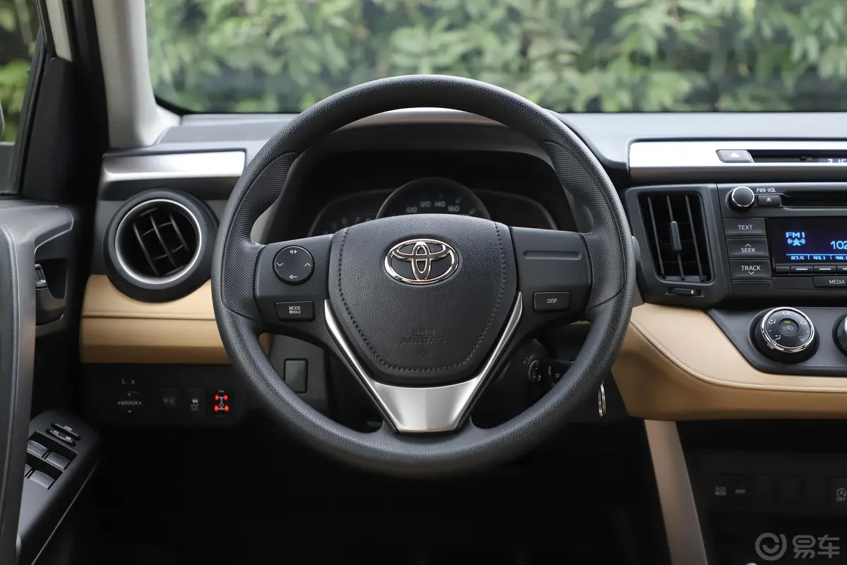 RAV4荣放2.0L CVT 两驱 都市版 国V方向盘