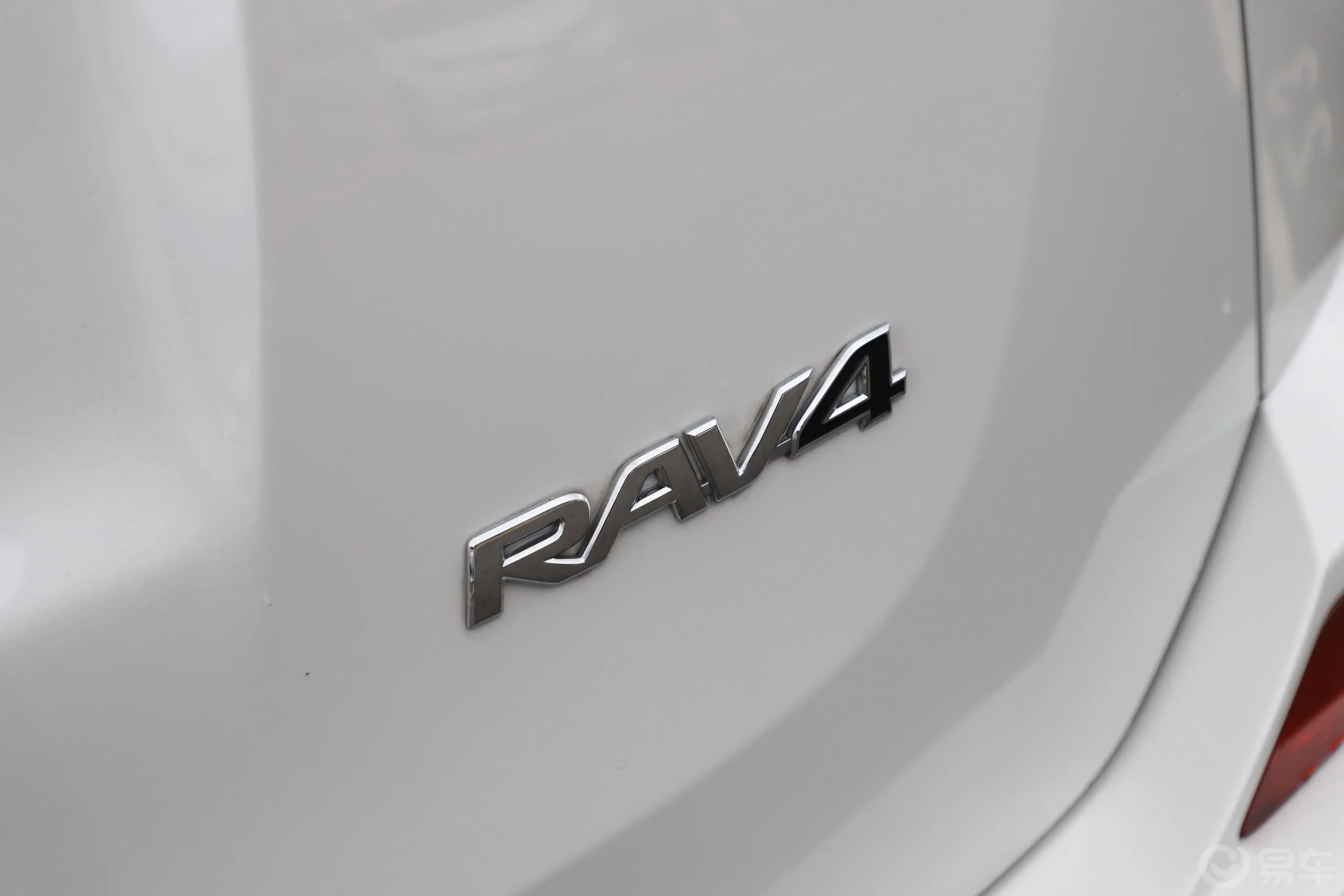 RAV4荣放2.0L CVT 两驱 都市版 国V外观