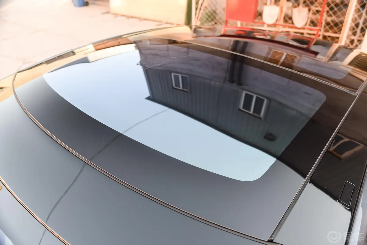 Model S长续航版天窗