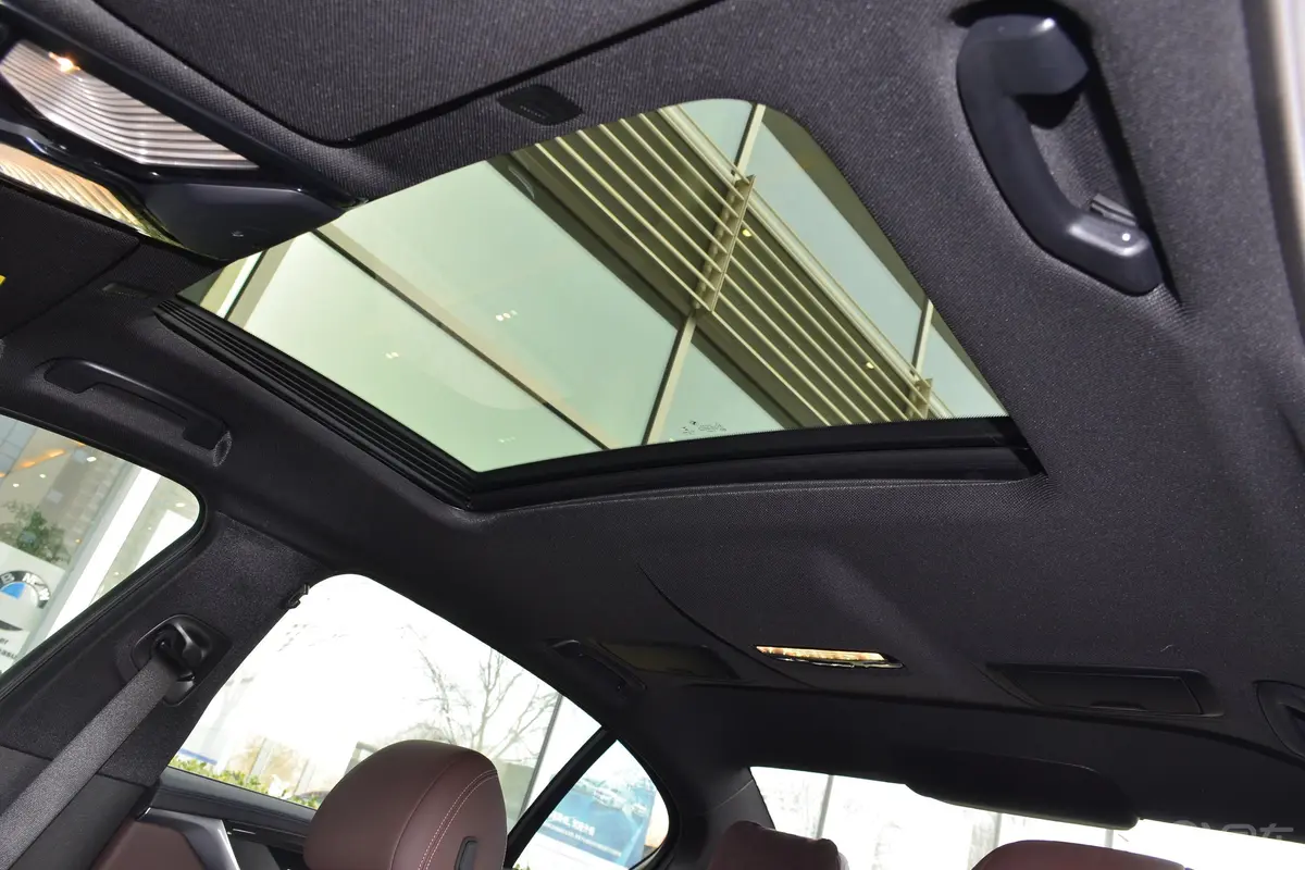 宝马5系525Li M运动套装天窗内拍关闭