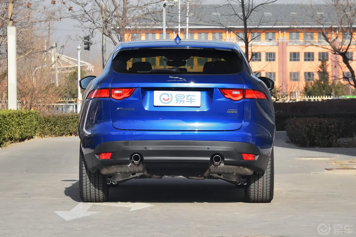 捷豹F-PACE2.0T 四驱 都市尊享版正后水平