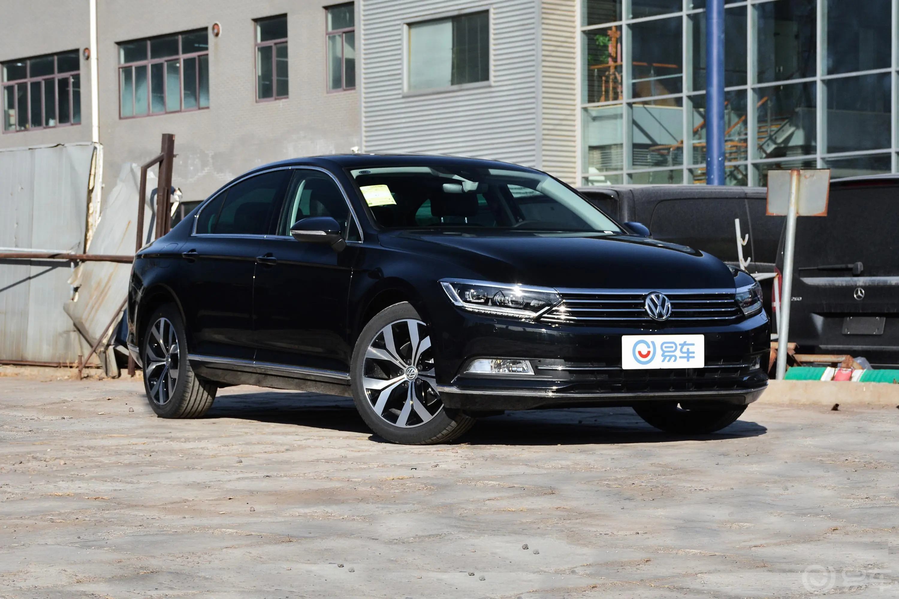 迈腾330TSI 双离合 尊贵型 国V胎压信息铭牌