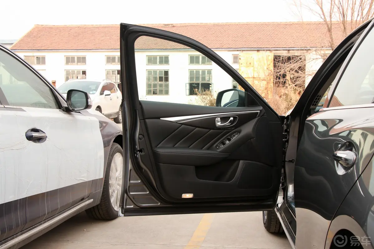 英菲尼迪Q50L2.0T 舒适版 国V驾驶员侧前车门