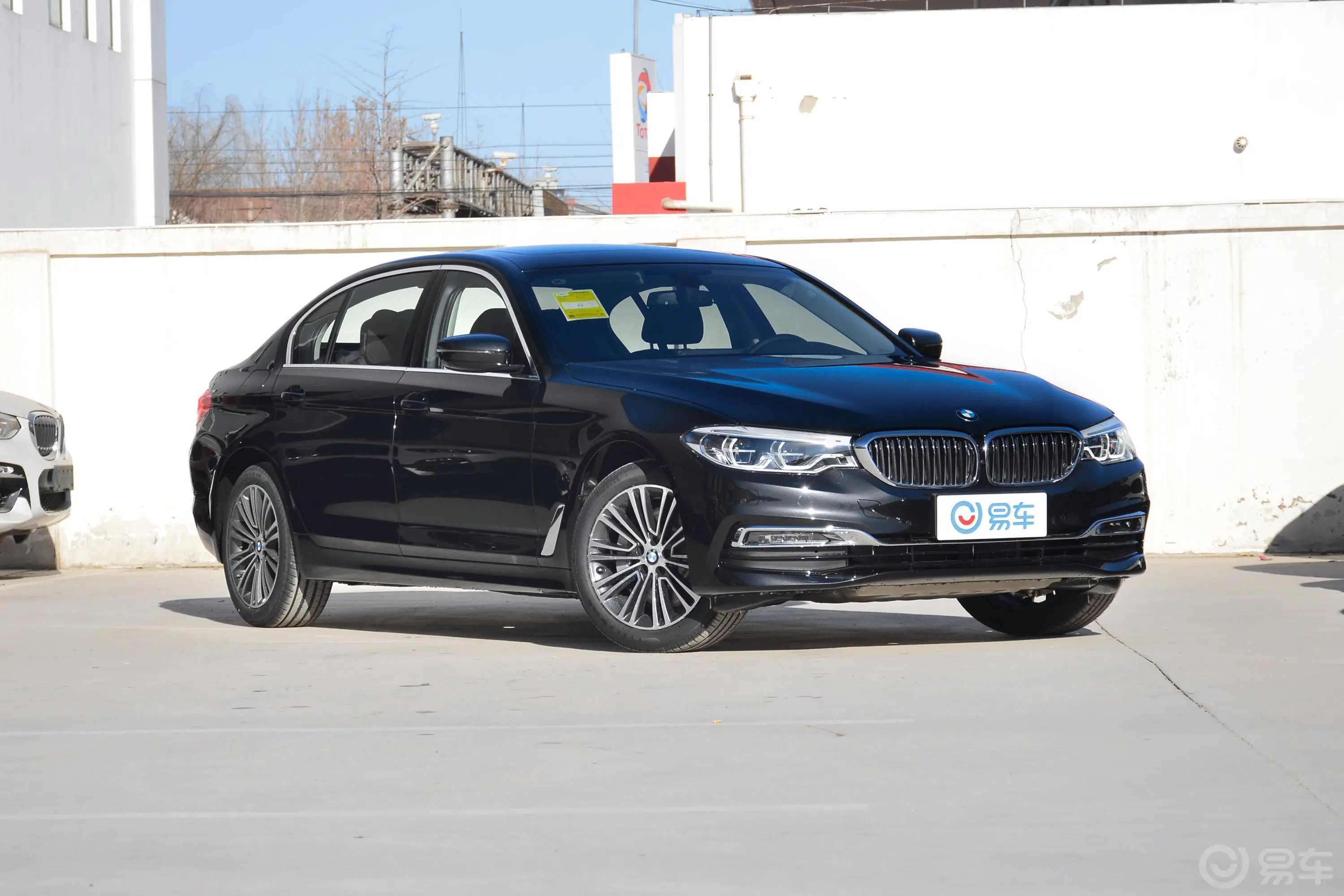 宝马5系530Li 尊享版 豪华套装前轮毂造型