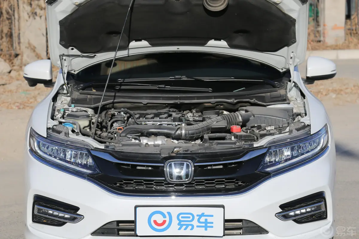 杰德210TURBO CVT 豪华版 6座发动机舱整体