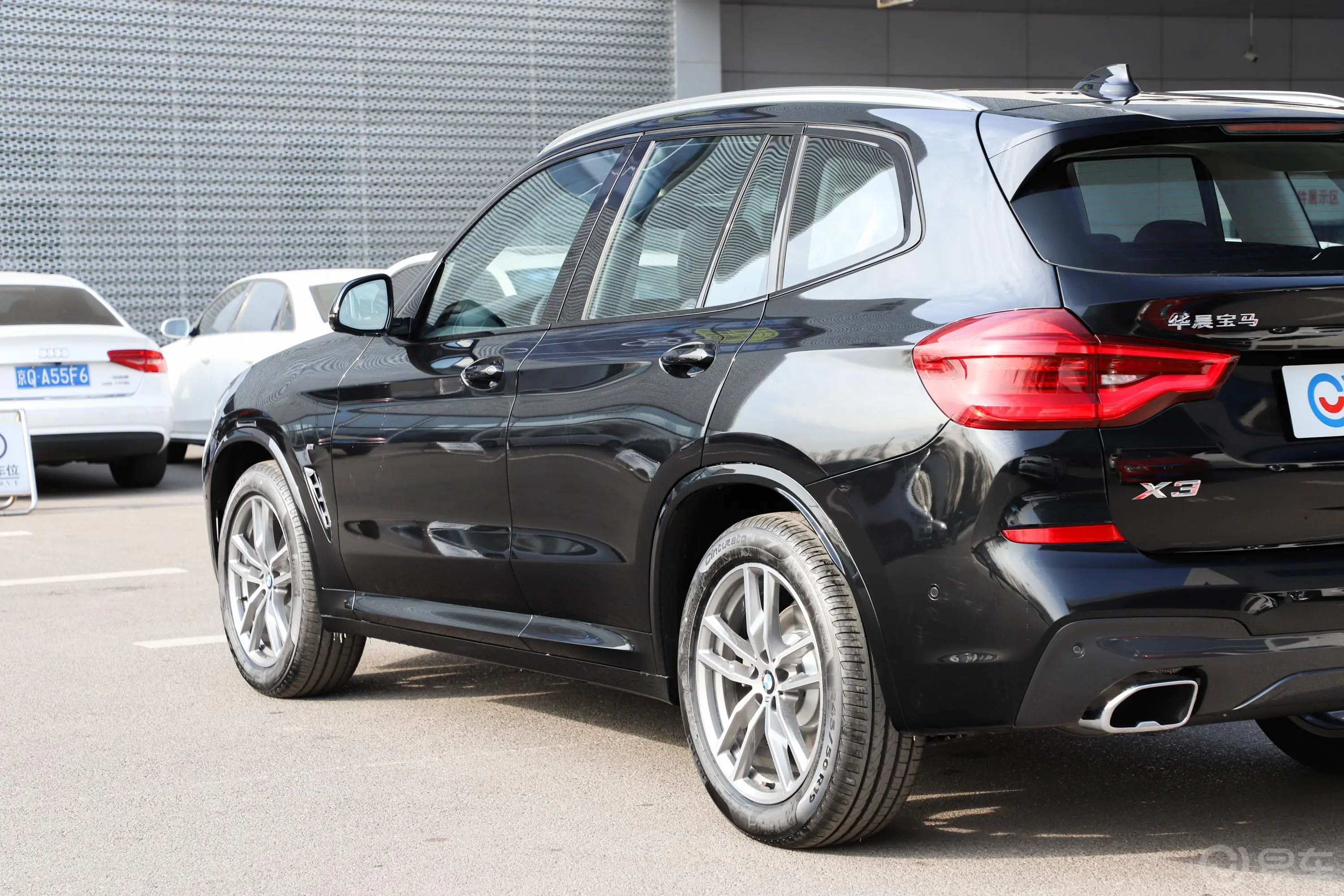 宝马X3xDrive 25i 豪华套装外观