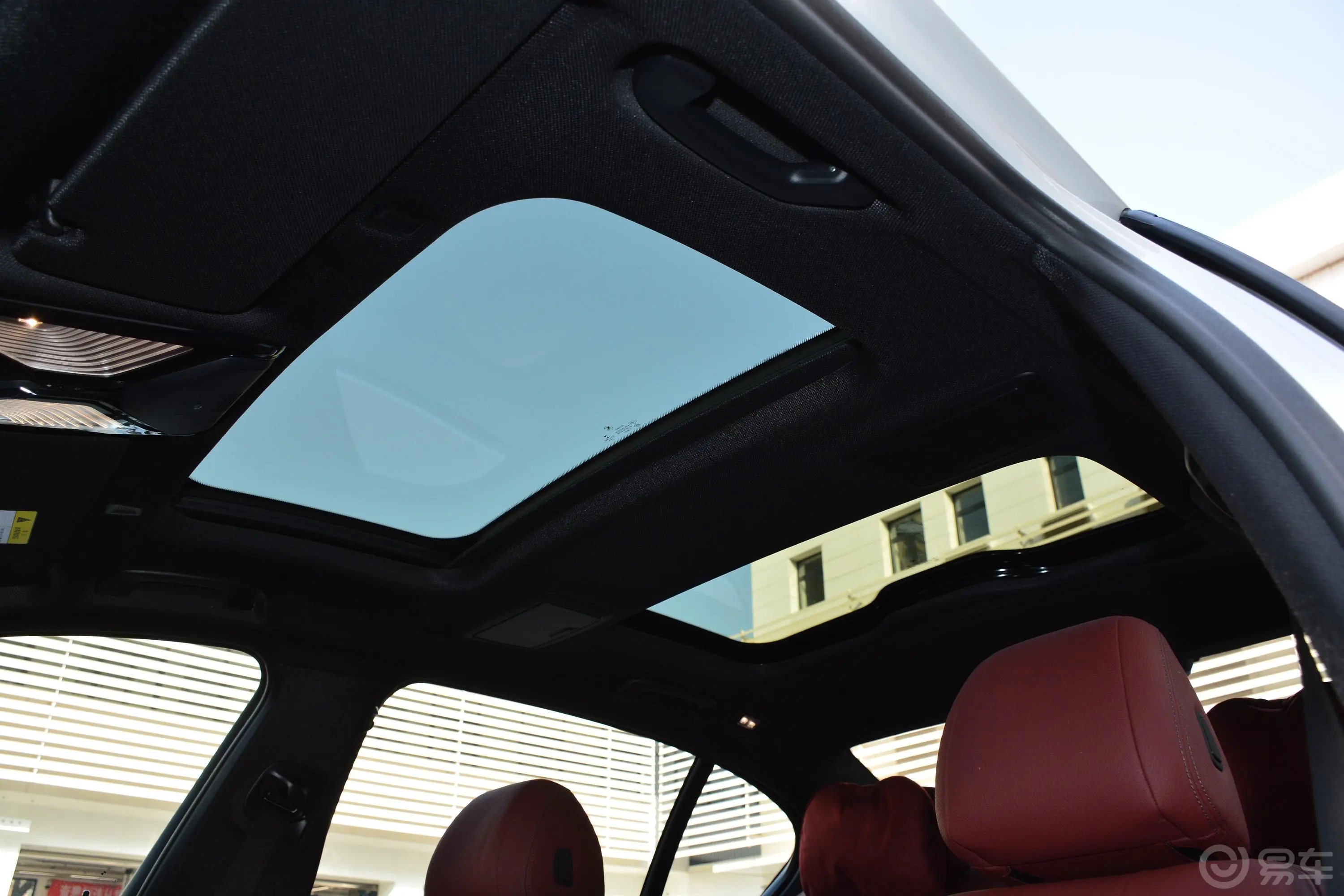 宝马5系530Li xDrive M运动套装天窗内拍关闭