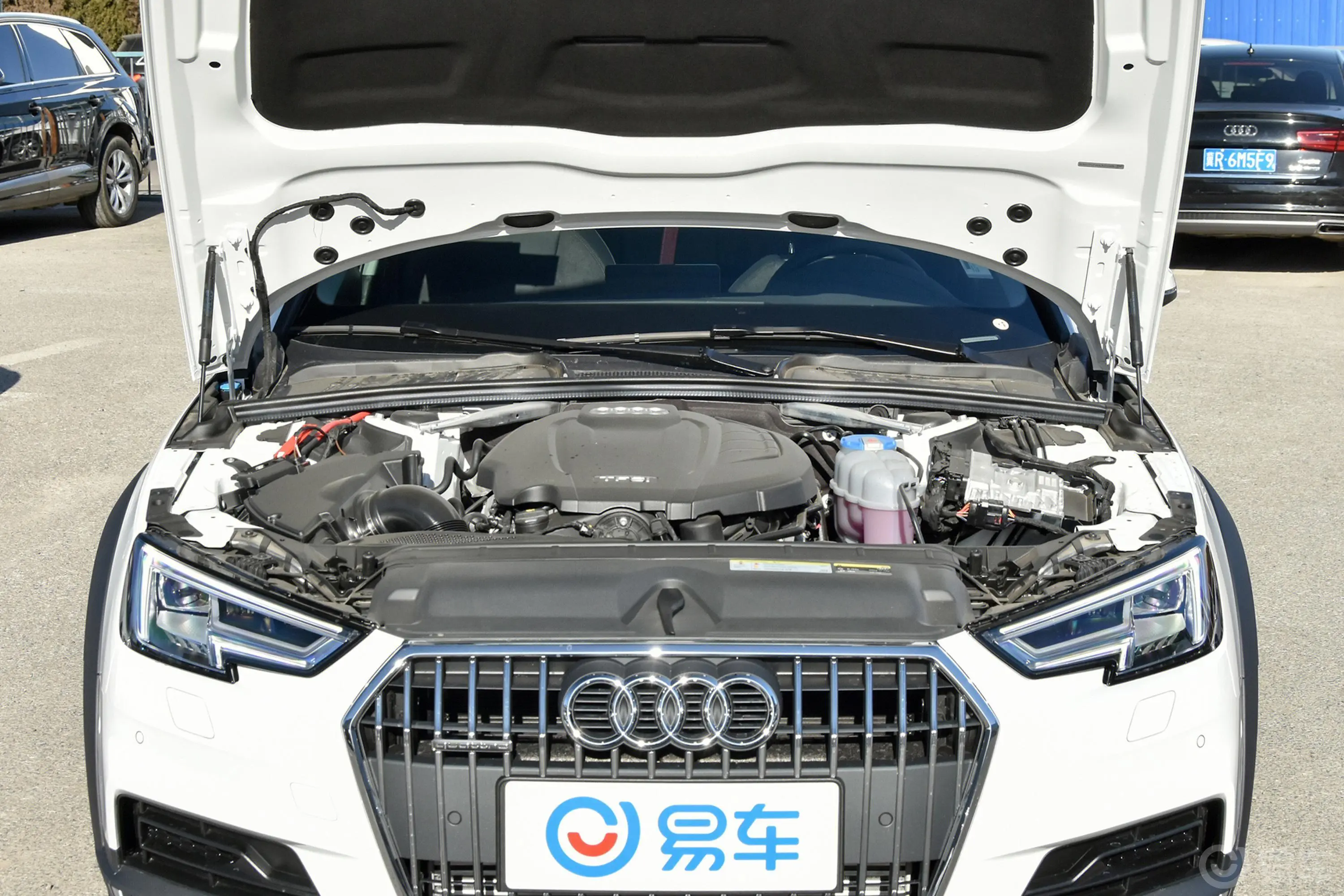 奥迪A4(进口)45TFSI allroad quattro 运动版发动机舱整体