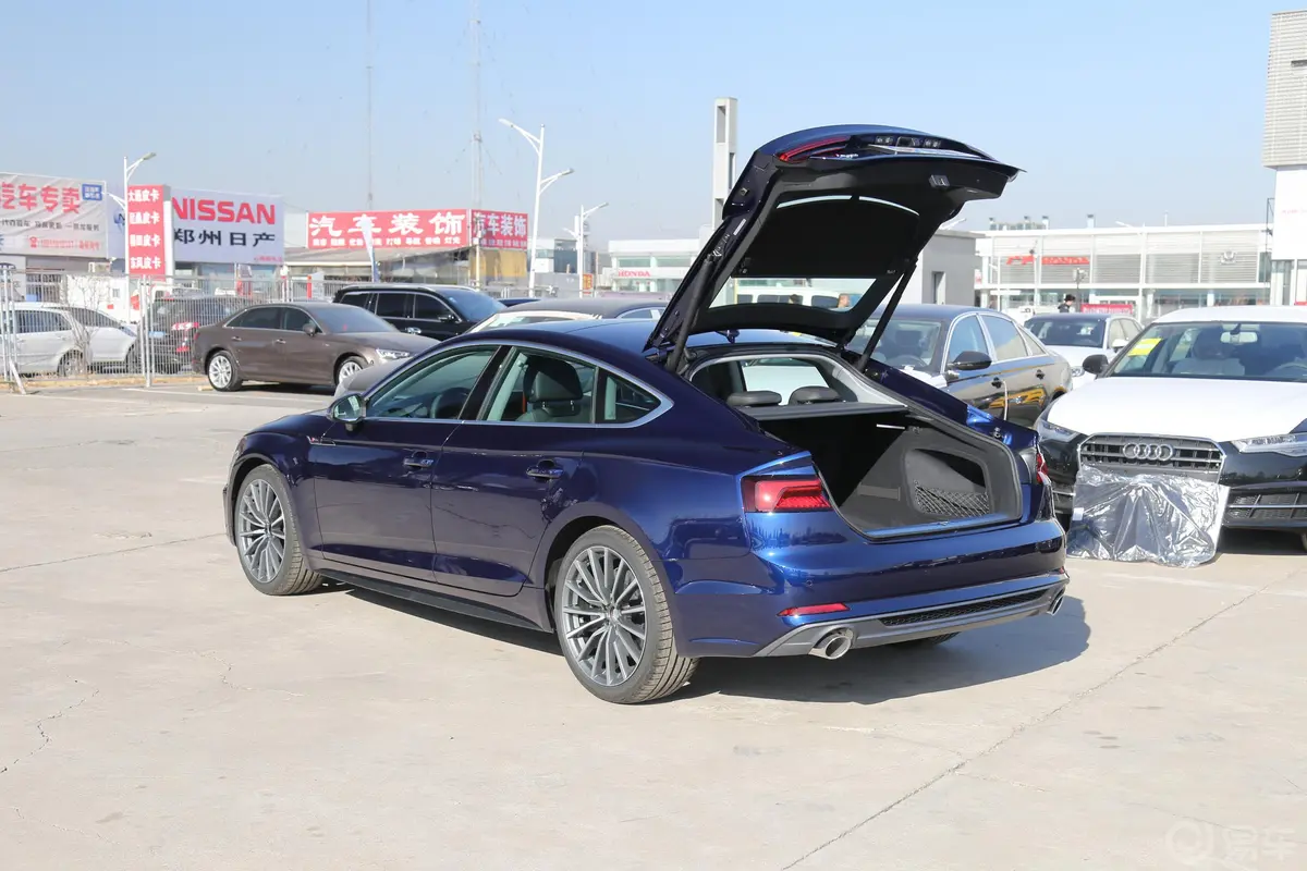 奥迪A5Sportback 45 TFSI 运动版 国V空间