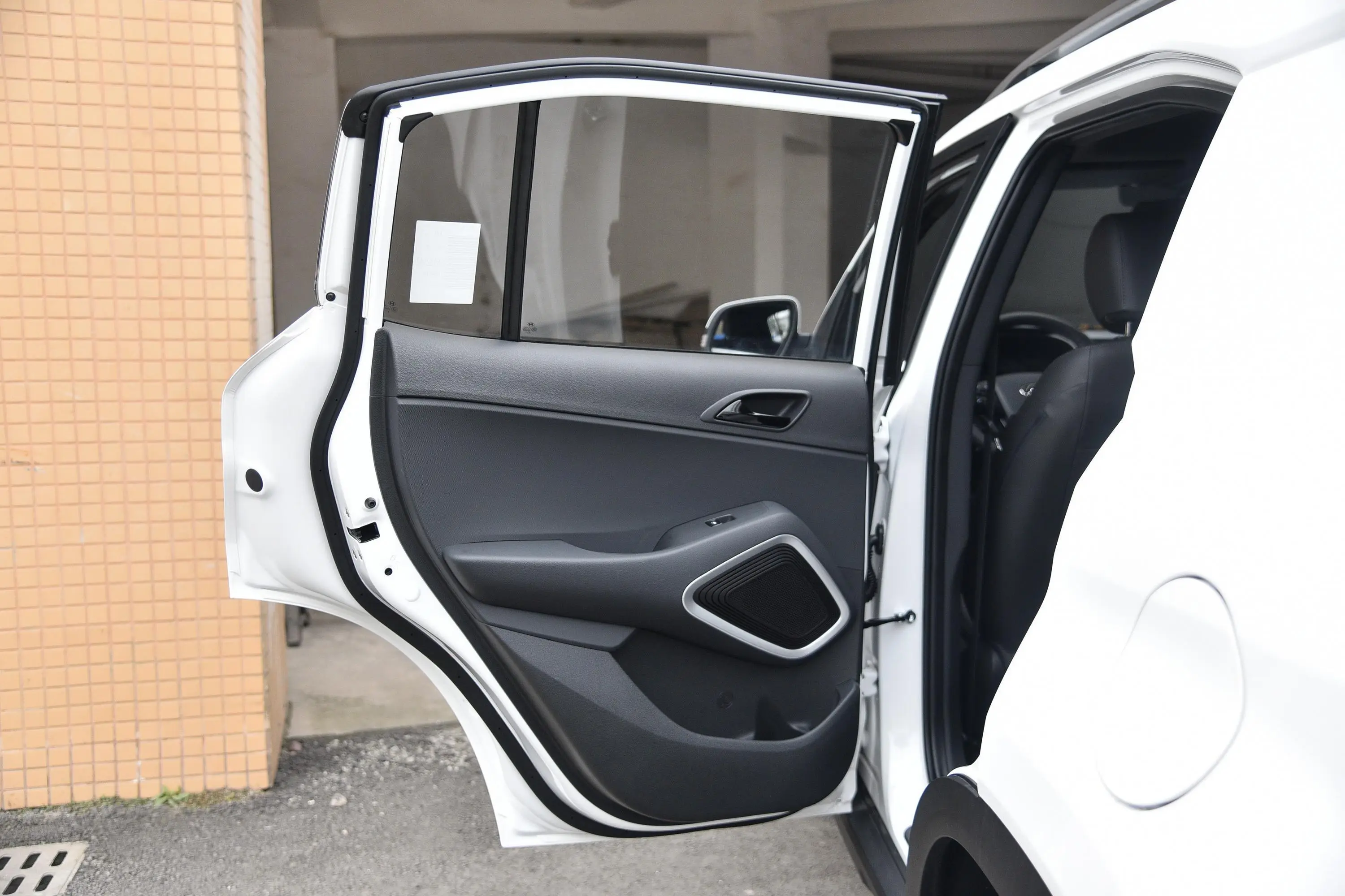 现代ix351.4T 双离合 两驱 智勇·畅享版 国V驾驶员侧后车门