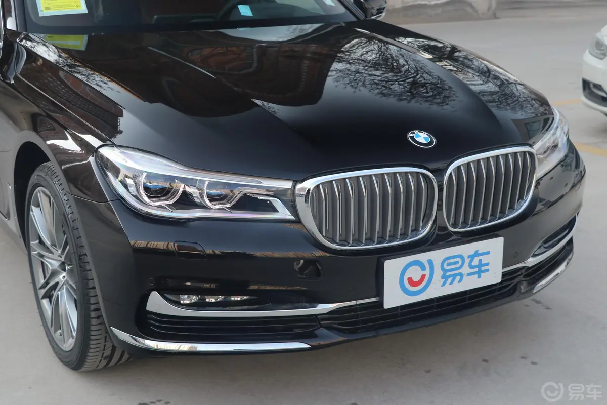 宝马7系740Li xDrive 尊享版 卓越套装外观