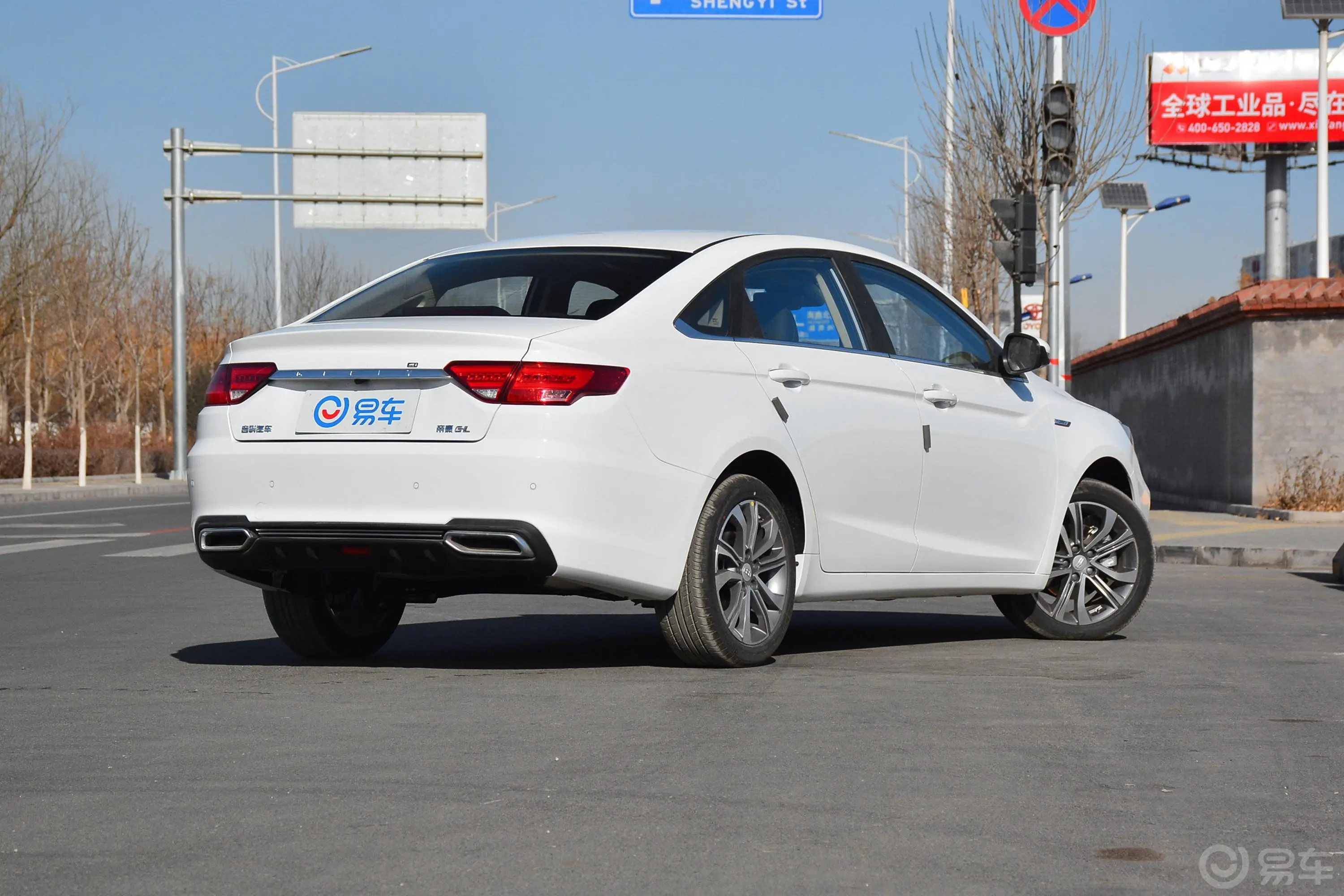 帝豪GL1.4T CVT 尊贵智享版侧后45度车头向右水平