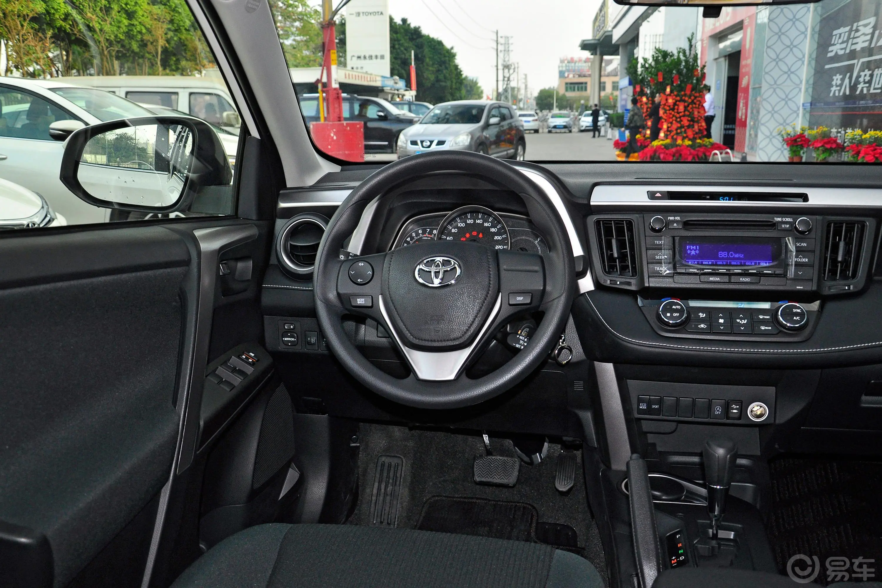 RAV4荣放2.0L CVT 两驱 先锋版 国V驾驶位区域