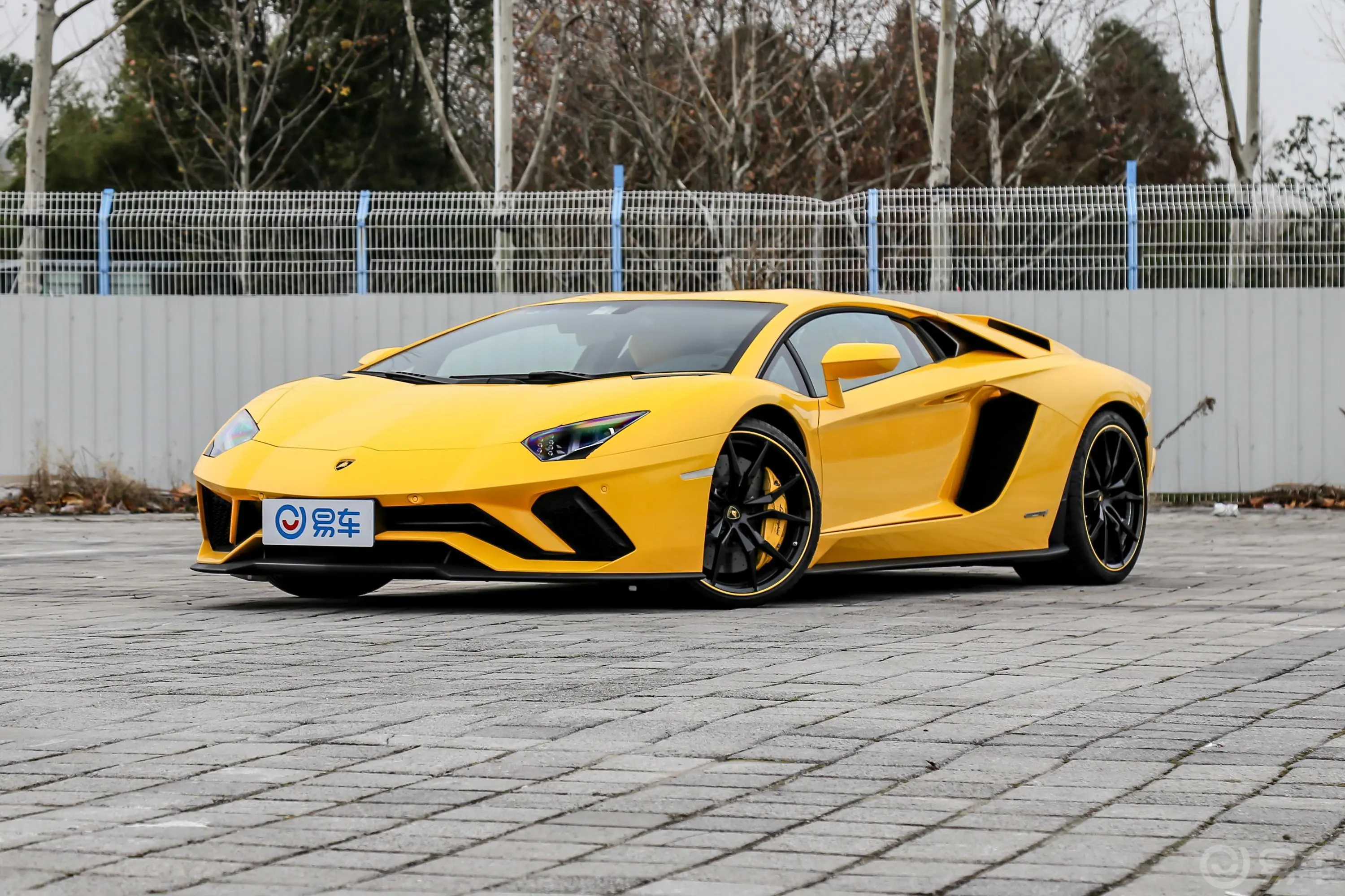 AventadorAventador S Coupe侧前45度车头向左水平