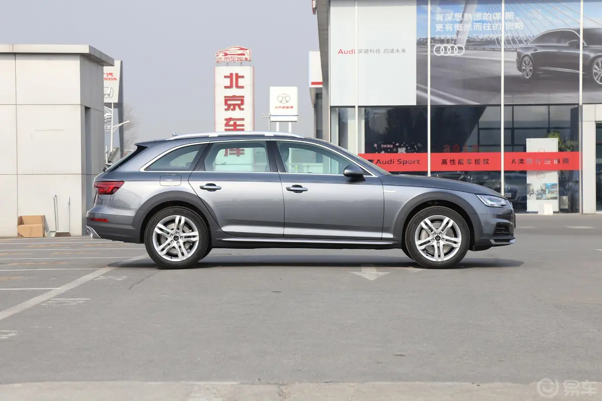 奥迪A4(进口)45TFSI allroad quattro 时尚版外观