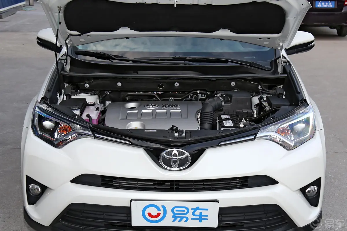 RAV4荣放2.0L CVT 两驱 先锋版 国V发动机舱整体