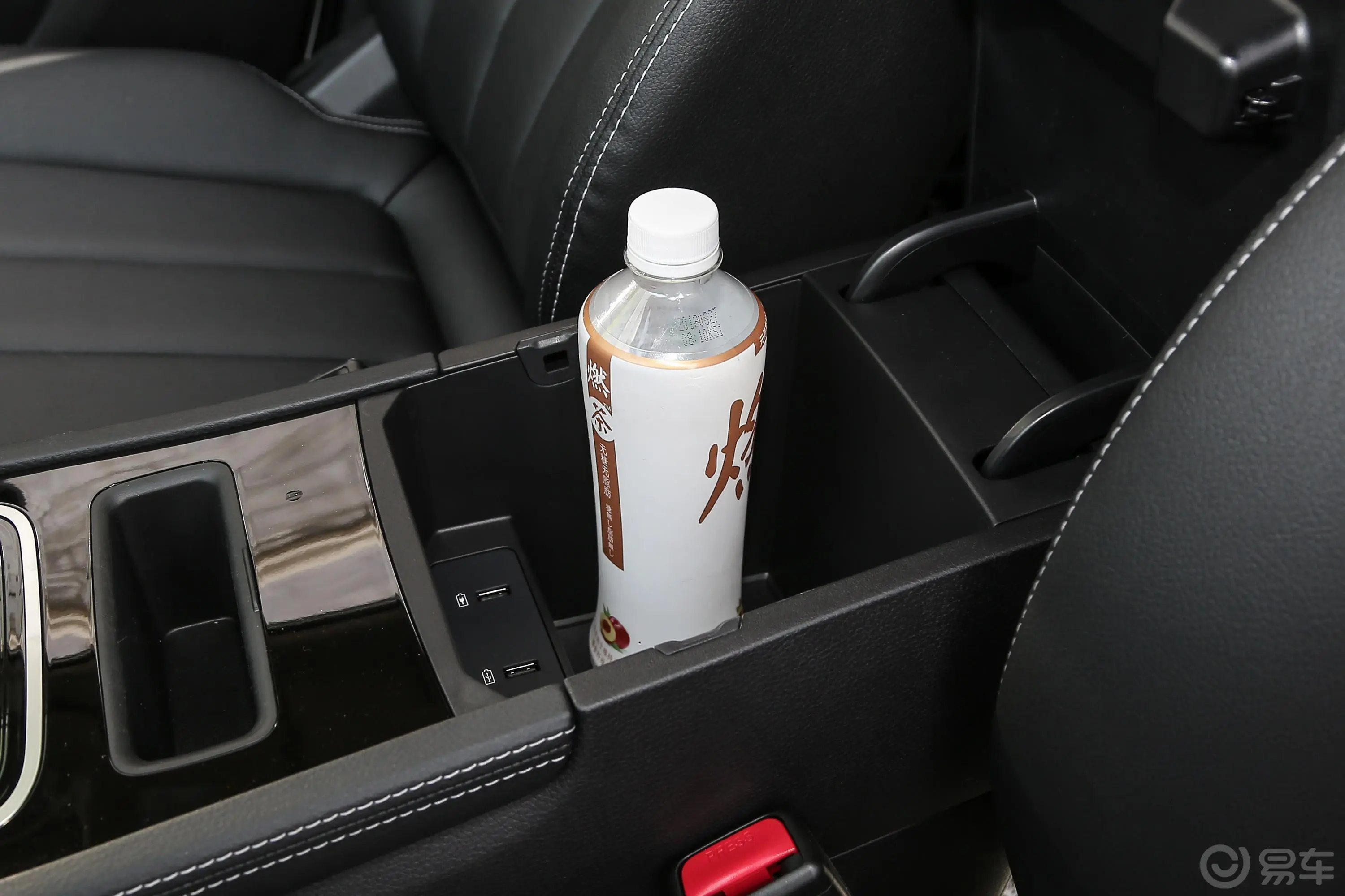 宋MAX1.5TI 双离合 智联睿动版 6座 国V前排扶手箱储物格