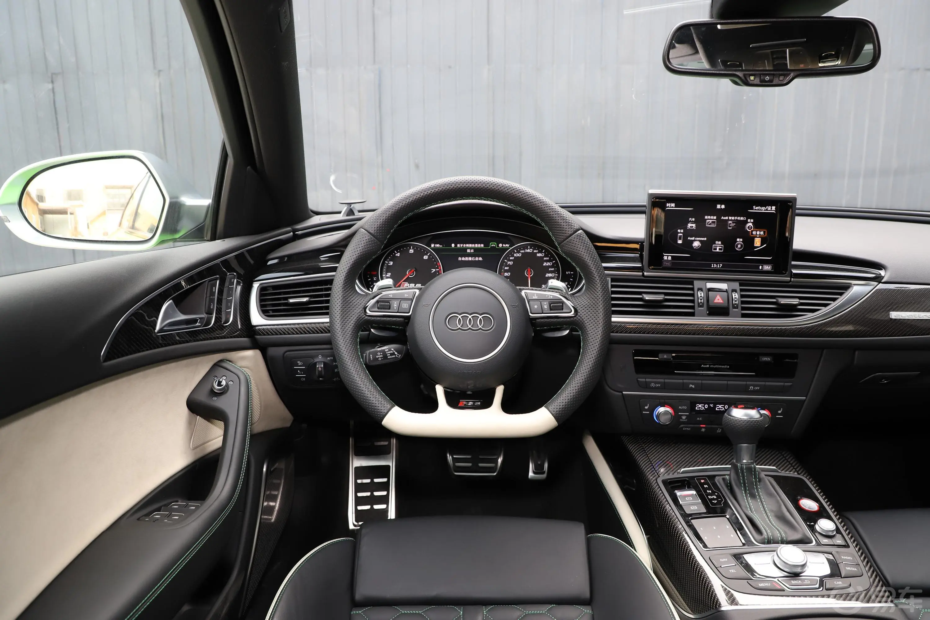 奥迪RS 64.0T Avant 尊享运动限量版驾驶位区域