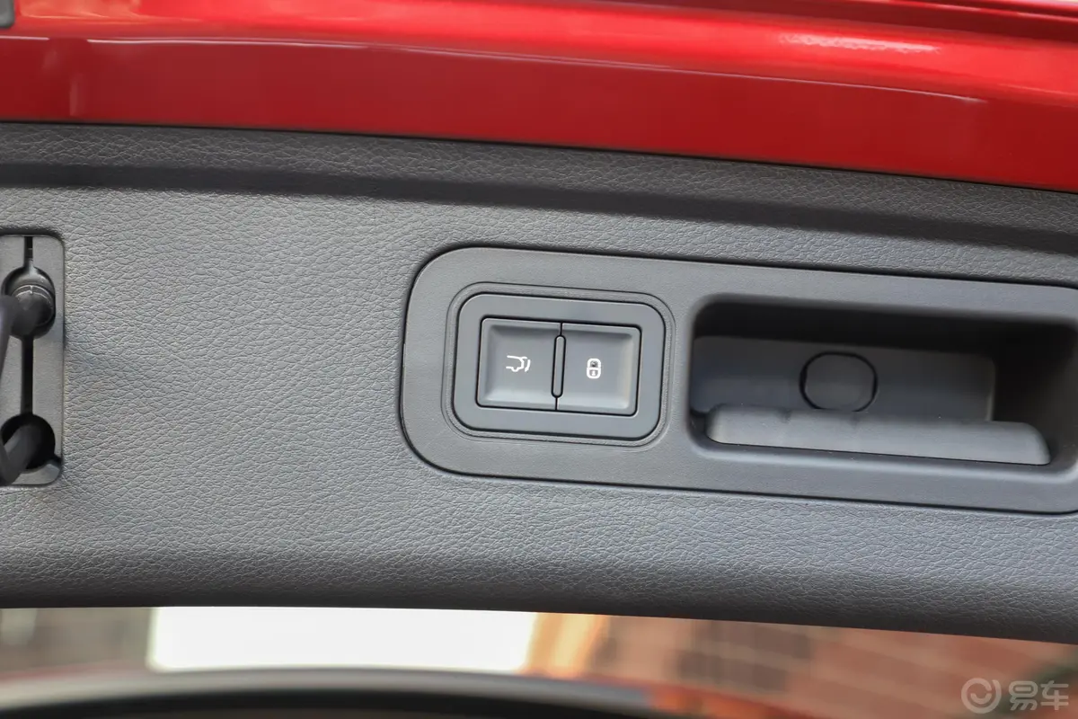 唐新能源EV600D 四驱 智联创世版电动尾门按键（手动扶手）