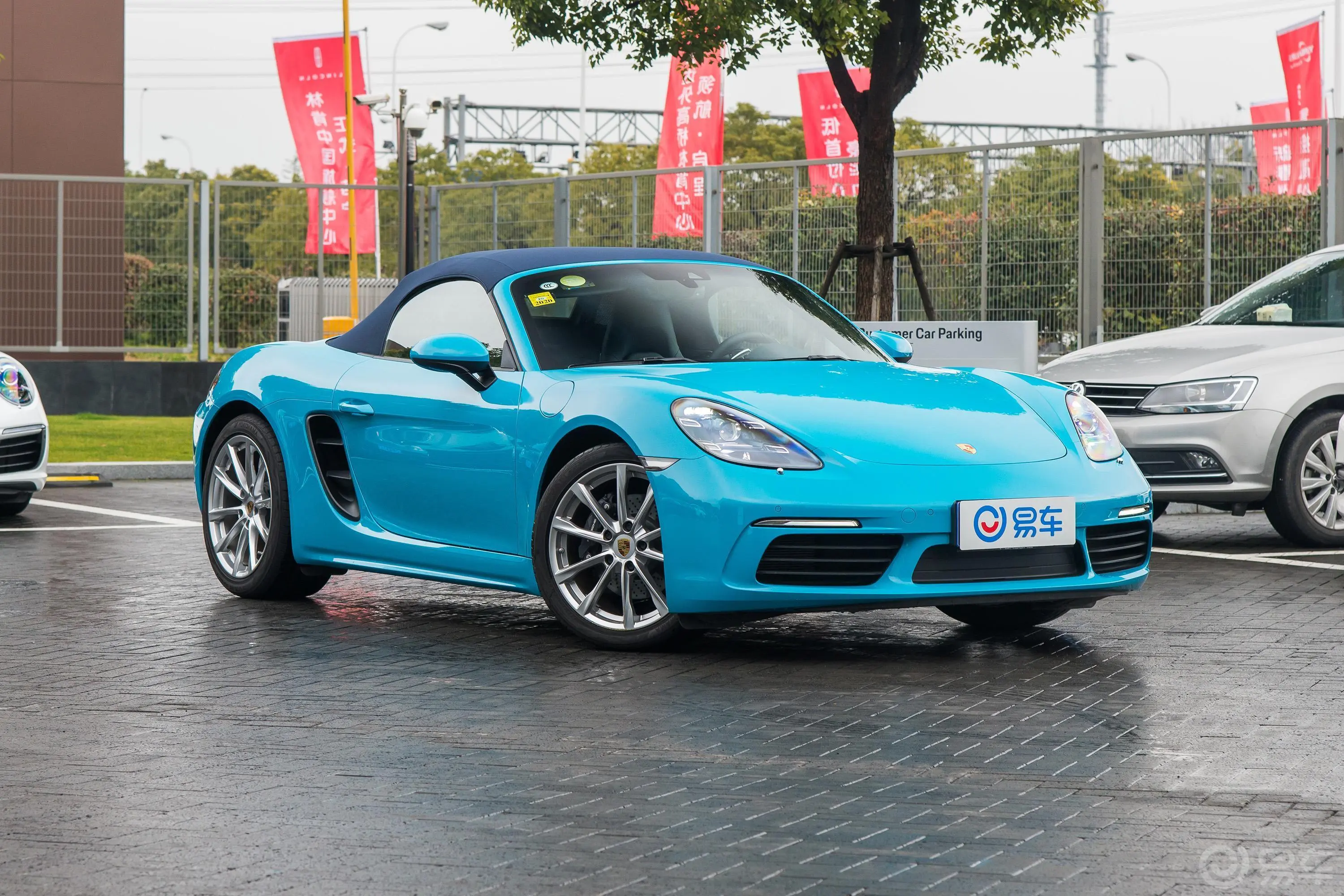 保时捷718Boxster 2.0T侧前45度车头向右水平