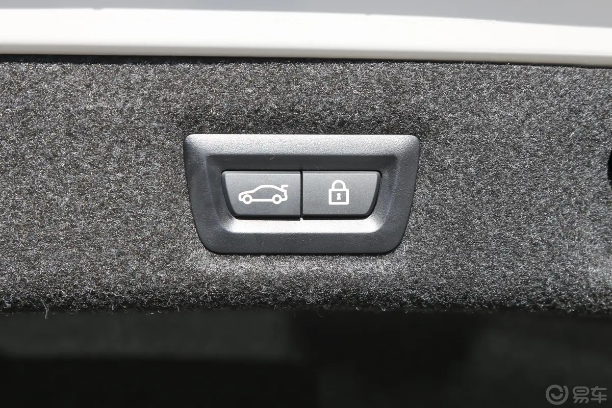 宝马5系530Li 尊享版 M运动套装电动尾门按键（手动扶手）