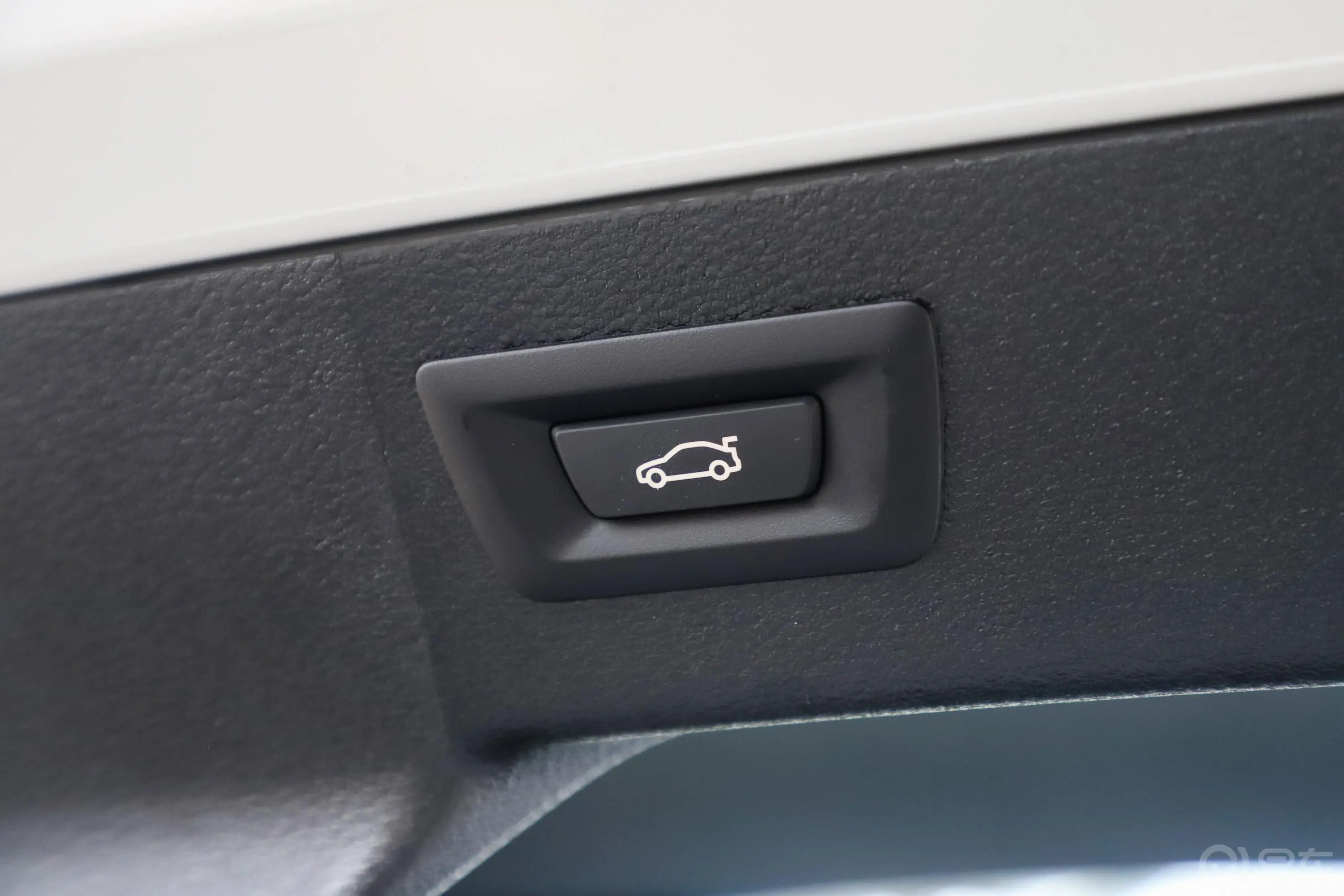 宝马X6xDrive35i M运动套装电动尾门按键（手动扶手）