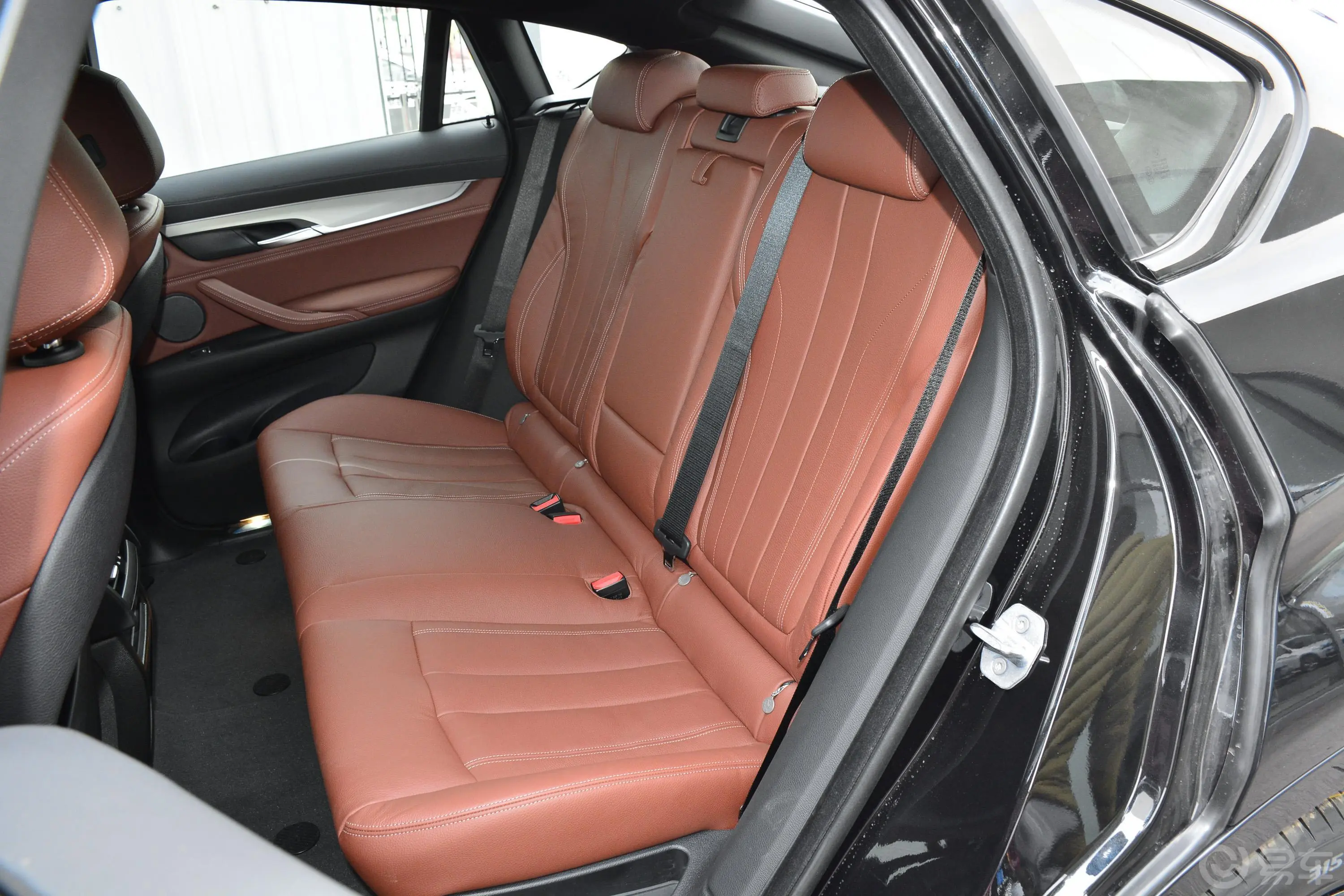 宝马X6xDrive35i M运动套装空间