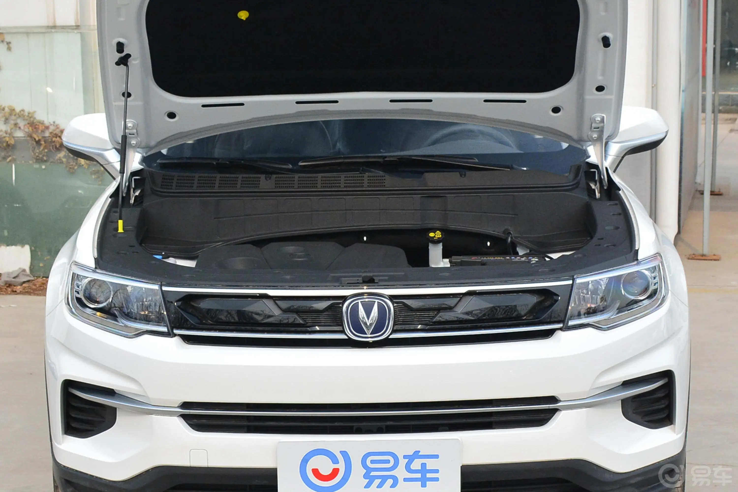 长安CS35PLUS1.6L 手动 畅联版 国V发动机舱整体