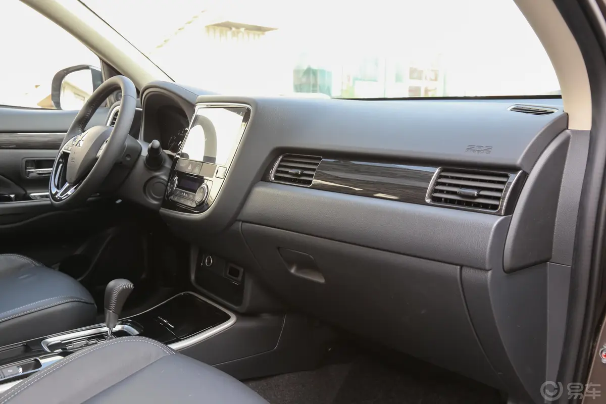 欧蓝德2.0L CVT 两驱 畅享版 5座 国V内饰全景副驾方向