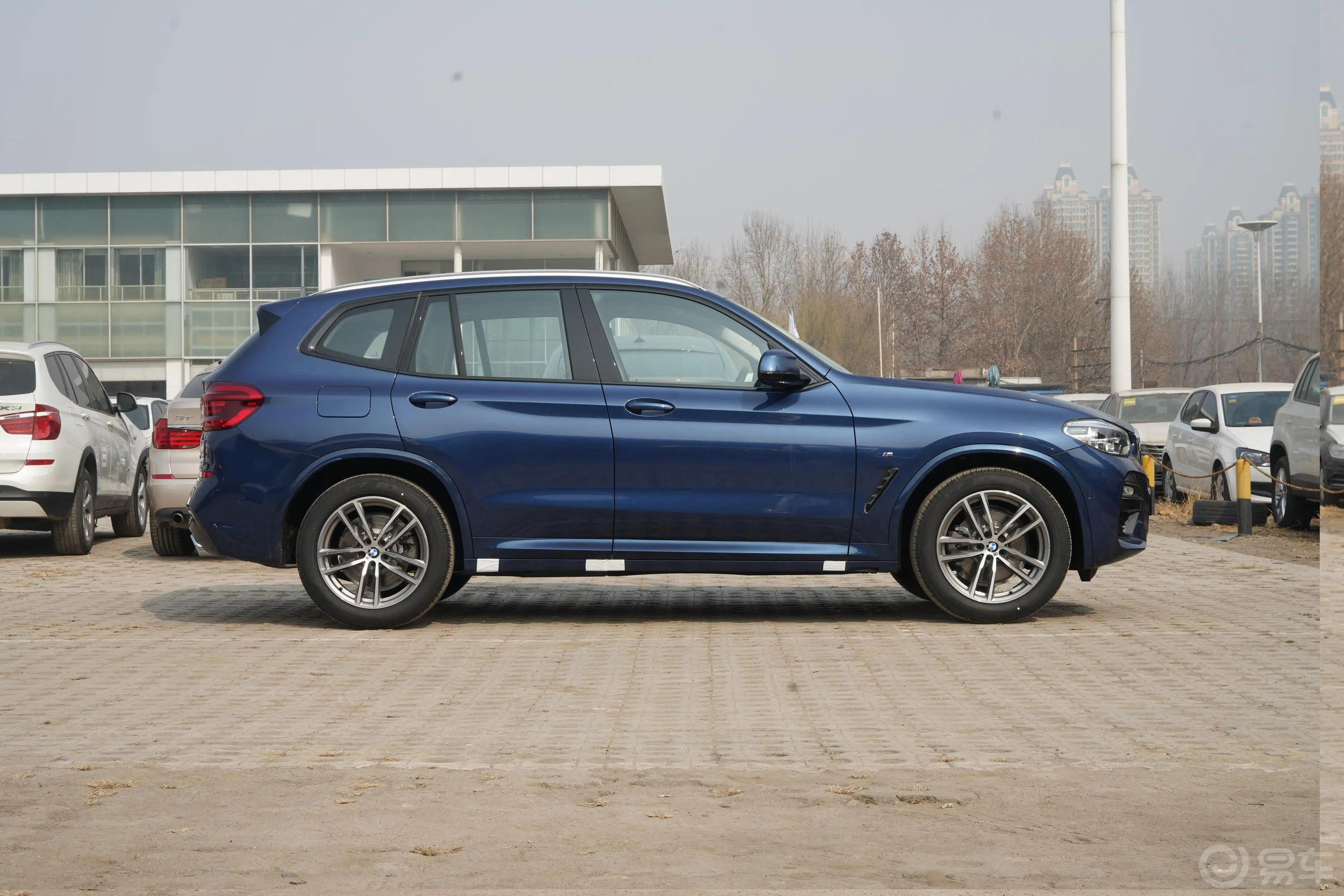 宝马X3xDrive 28i M运动套装 国V正侧车头向右水平