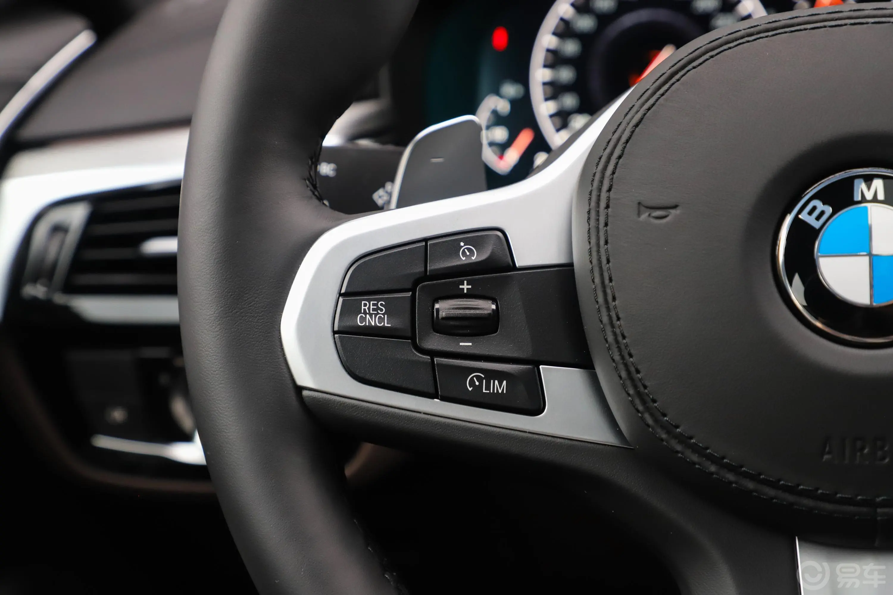 宝马6系GT630i M运动大旅行家版左侧方向盘功能按键