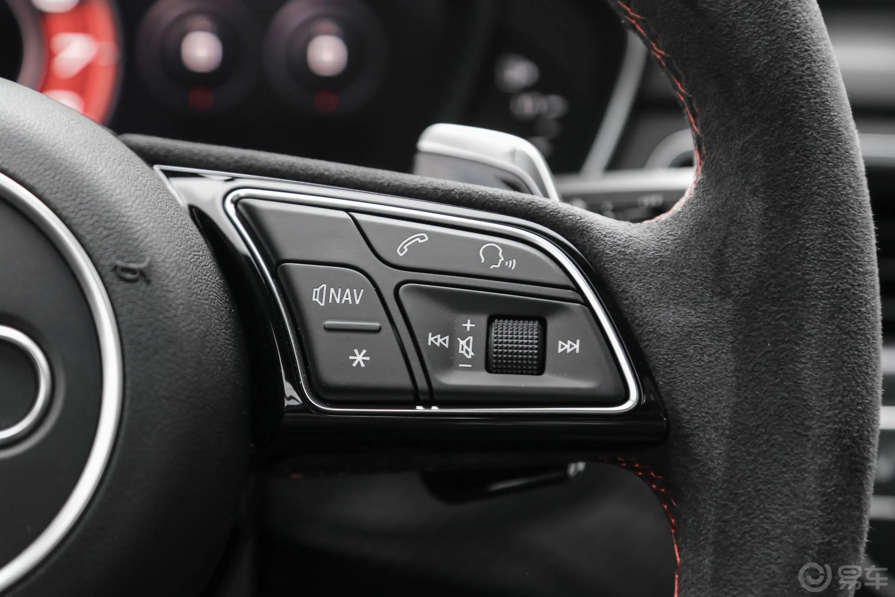 奥迪RS 42.9T Avant右侧方向盘功能按键