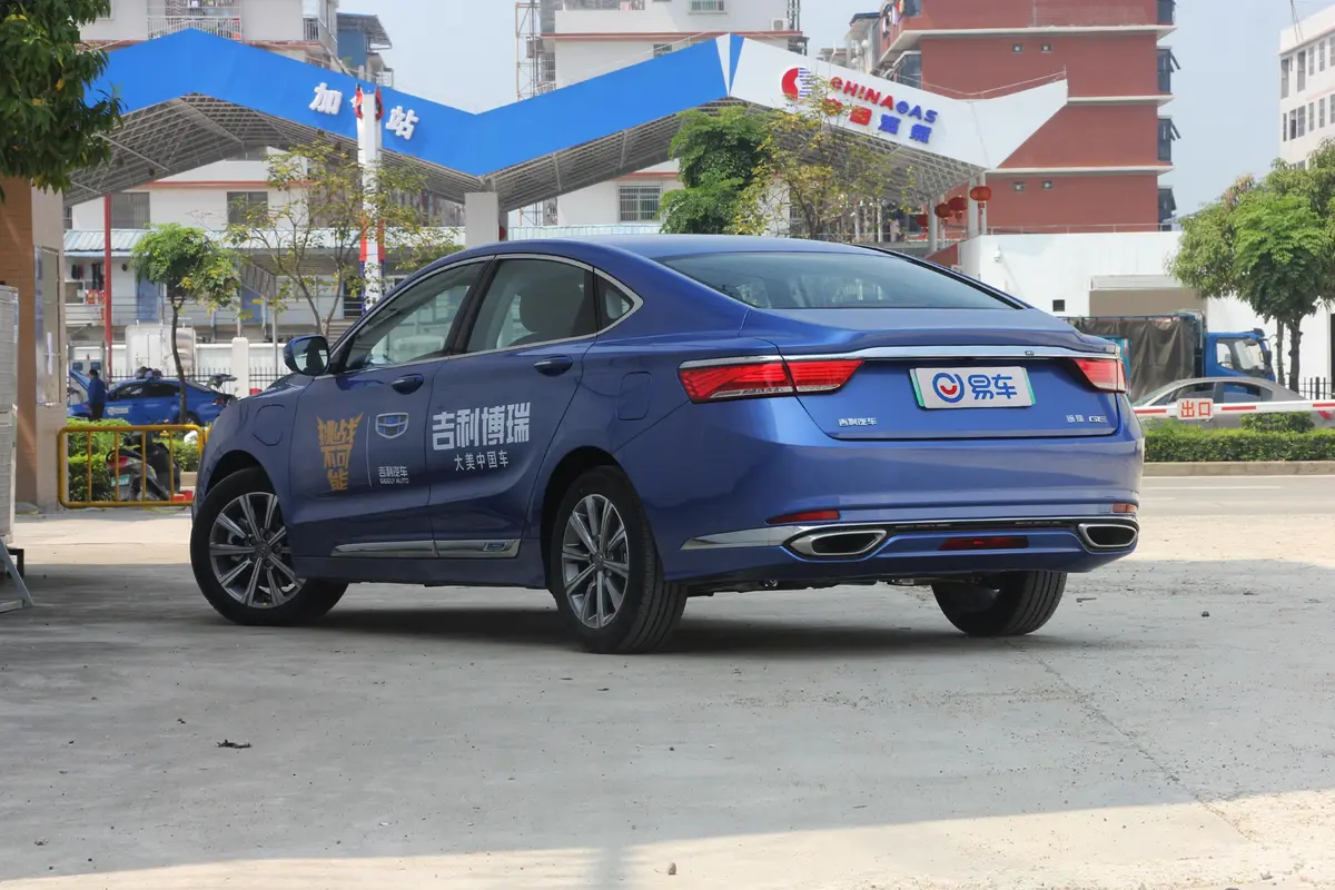 博瑞PHEV1.5T 双离合 耀悦版侧后45度车头向左水平