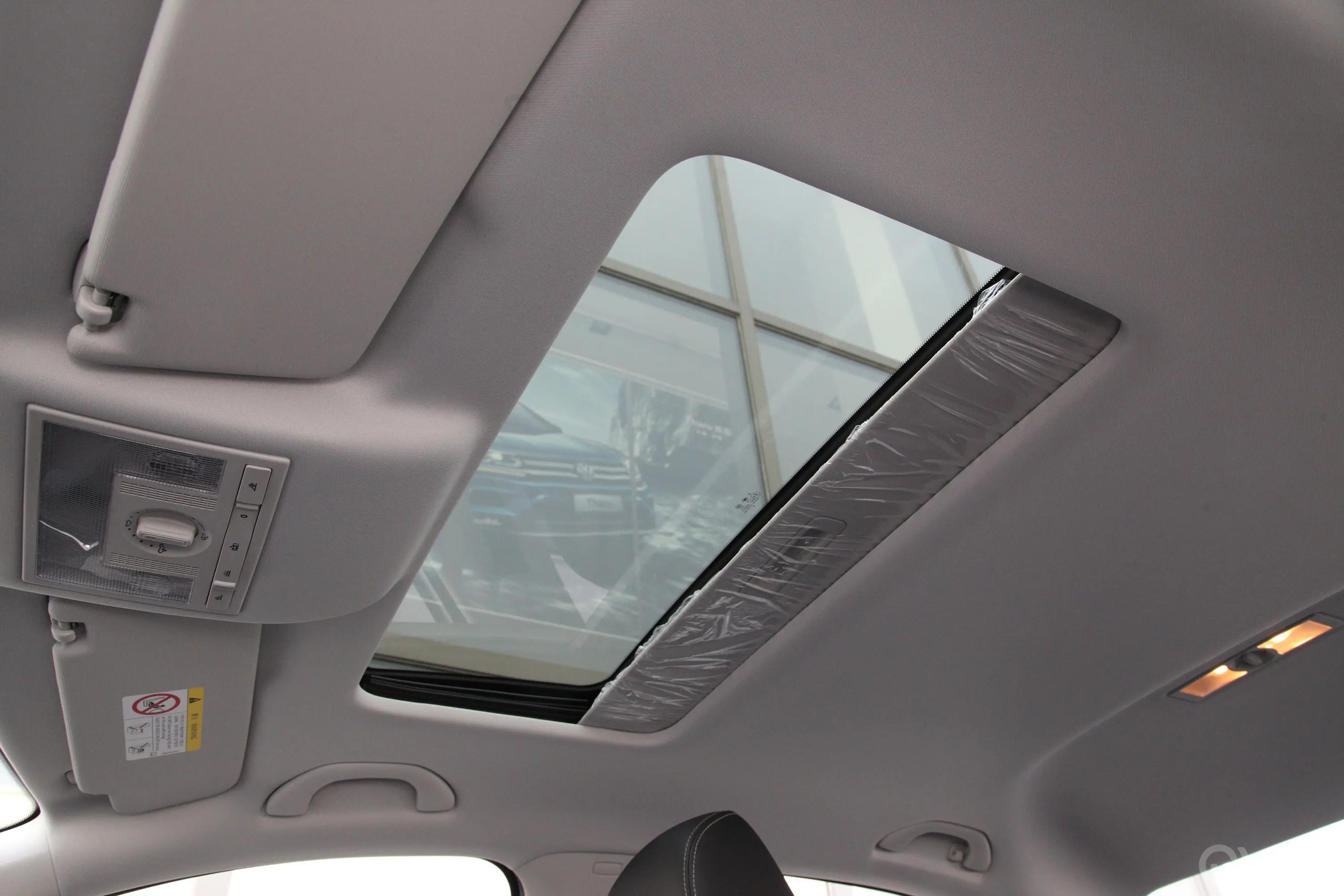 桑塔纳1.5L 自动 舒适版天窗内拍关闭