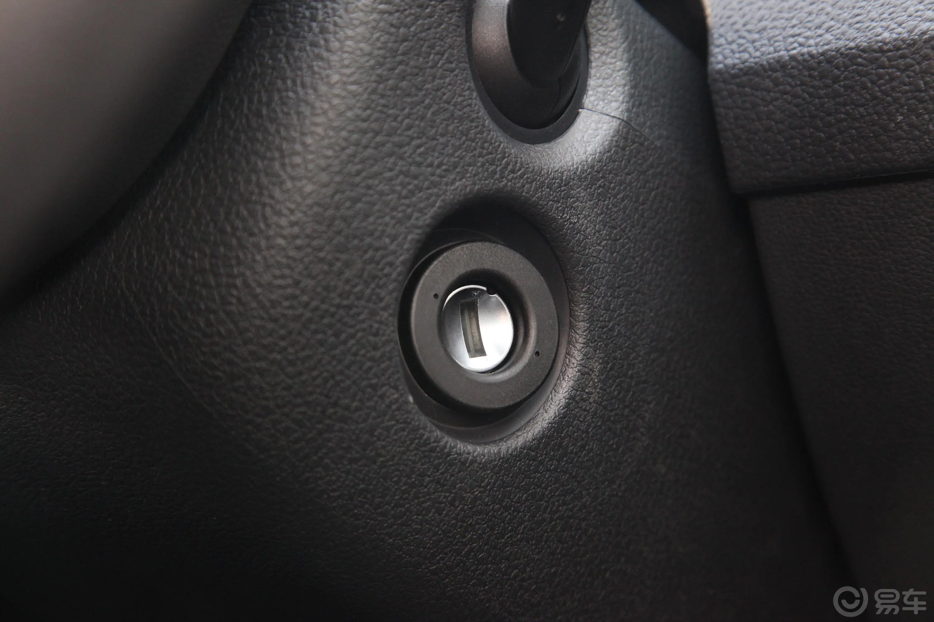 桑塔纳1.5L 自动 舒适版钥匙孔或一键启动按键