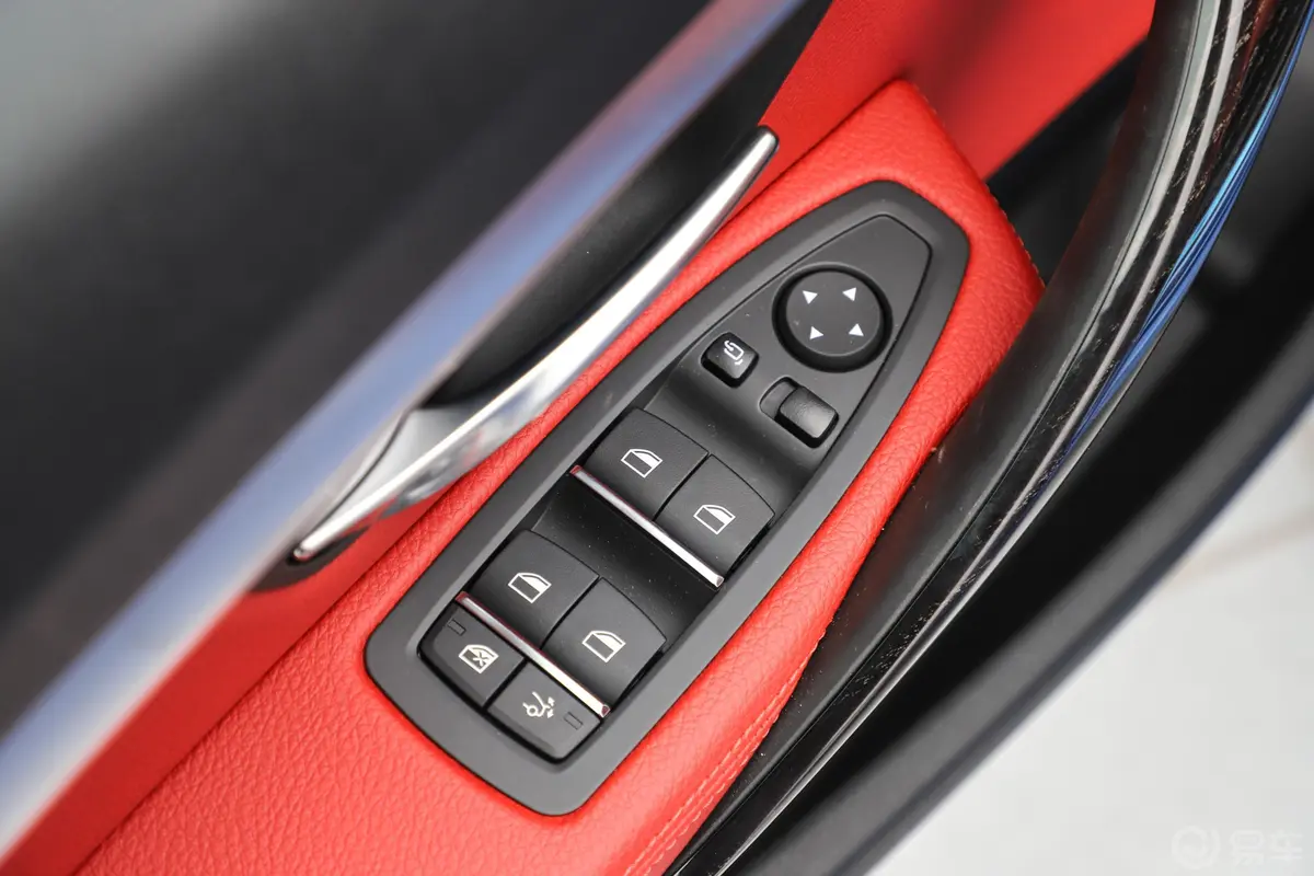 宝马3系GT330i xDrive M运动版车窗调节整体