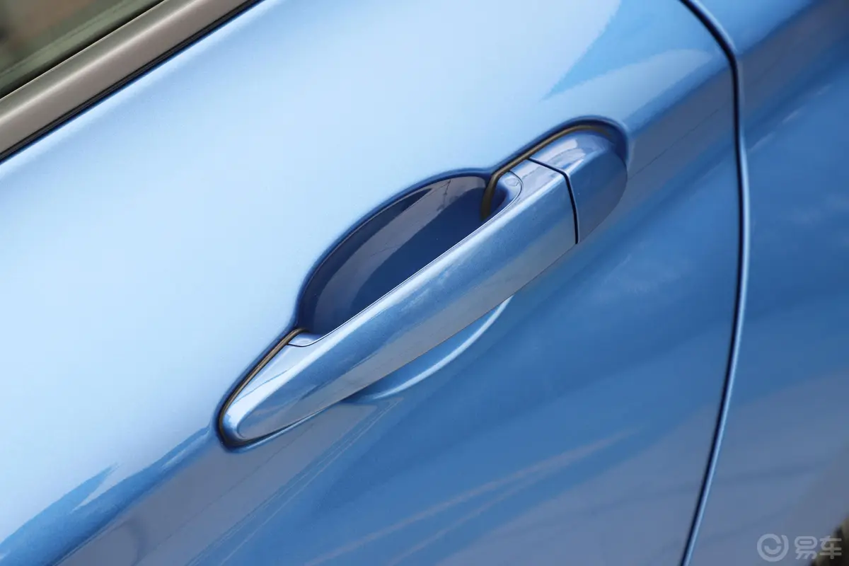 宝马3系GT330i xDrive M运动版驾驶员侧后门把手