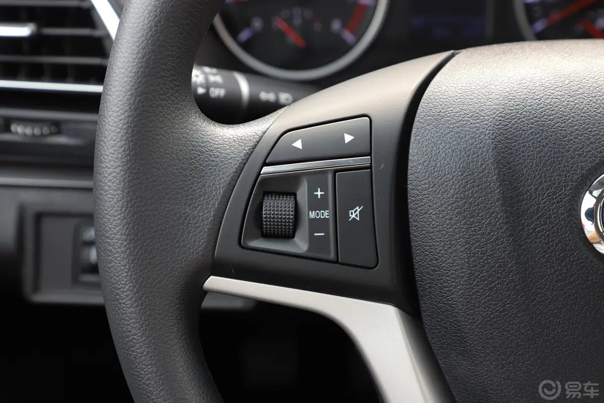风骏52.4L 手动 小双 欧洲版 汽油 两驱 进取版左侧方向盘功能按键