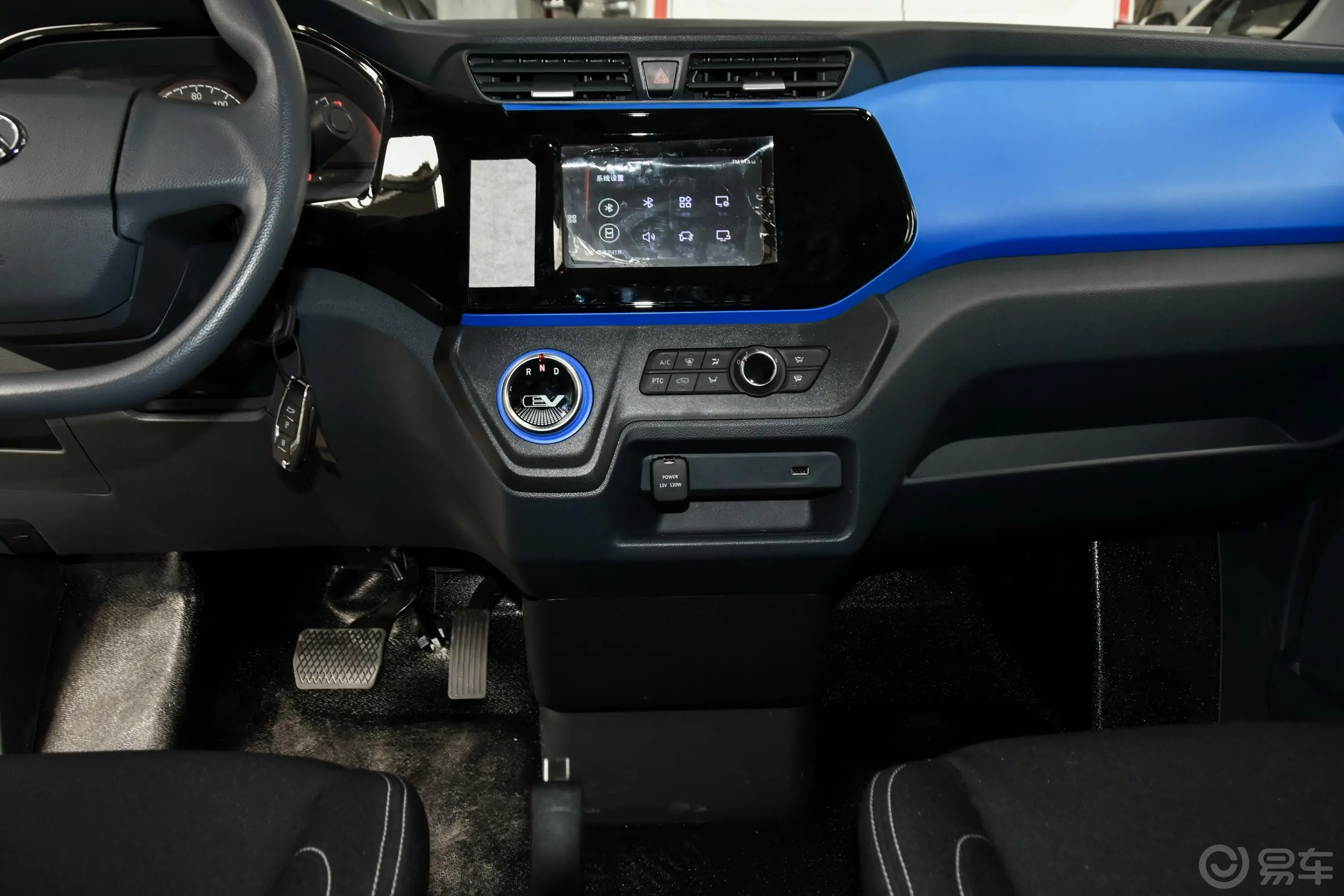 大通EV30短轴 智联版 上汽时代电池 35kWh中控台整体