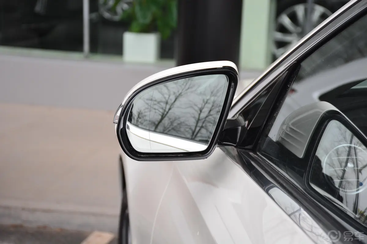 奔驰E级改款 E 300 L 时尚版 运动轿车后视镜镜面