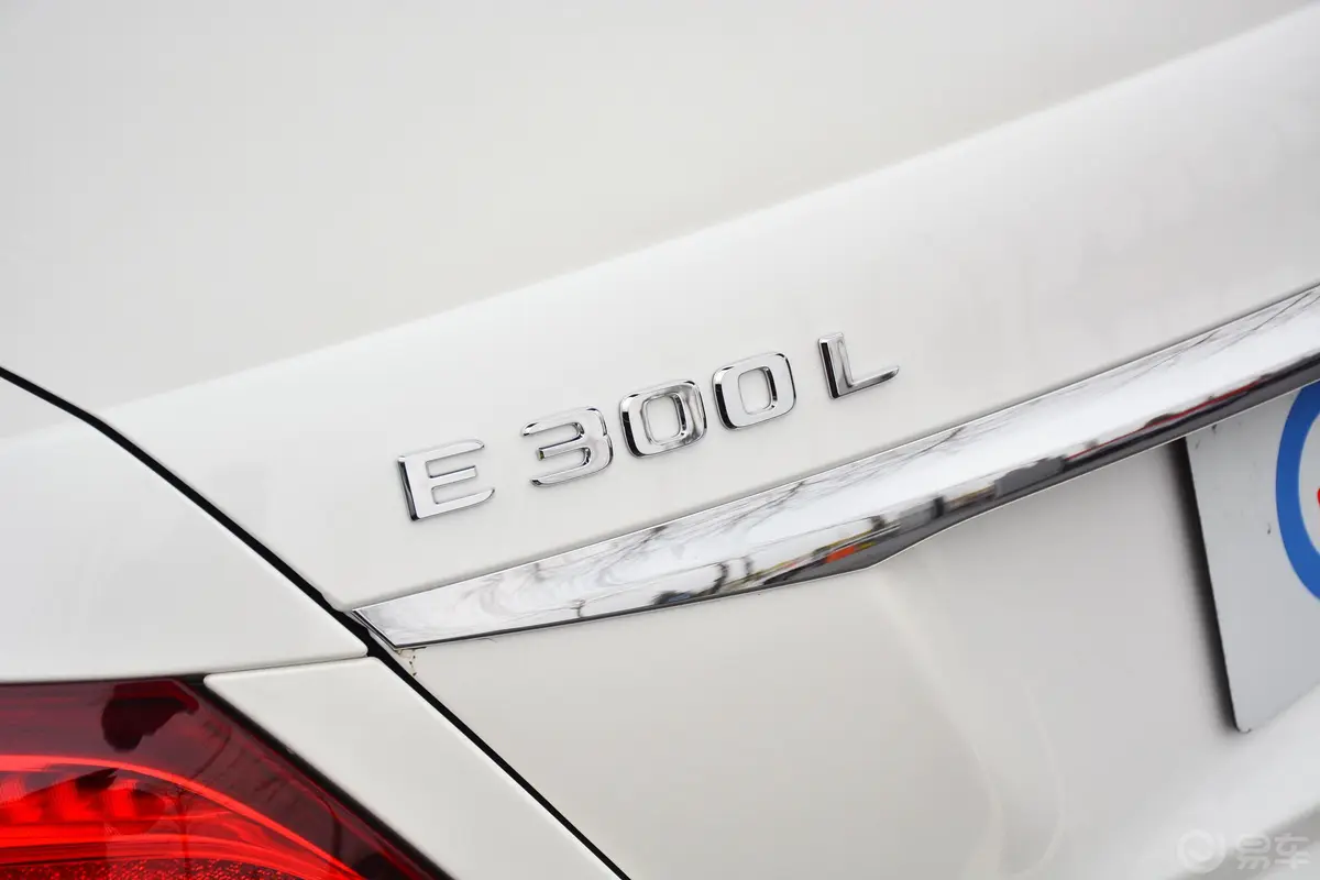 奔驰E级改款 E 300 L 时尚版 运动轿车外观