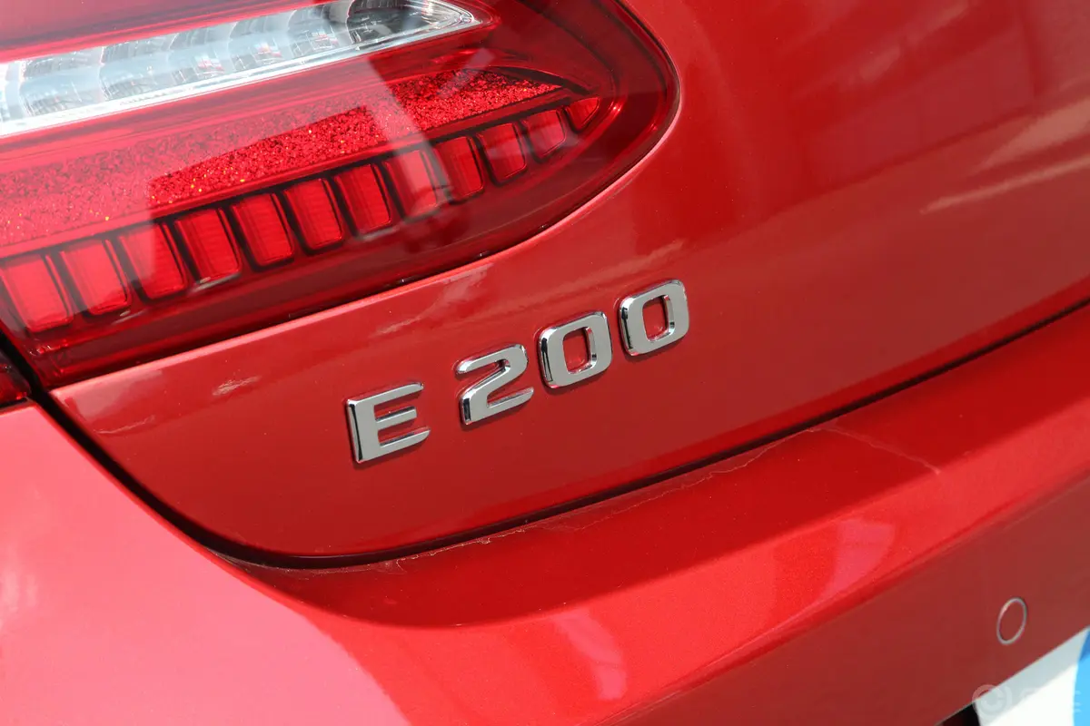 奔驰E级(进口)E 200 4MATIC 轿跑车外观