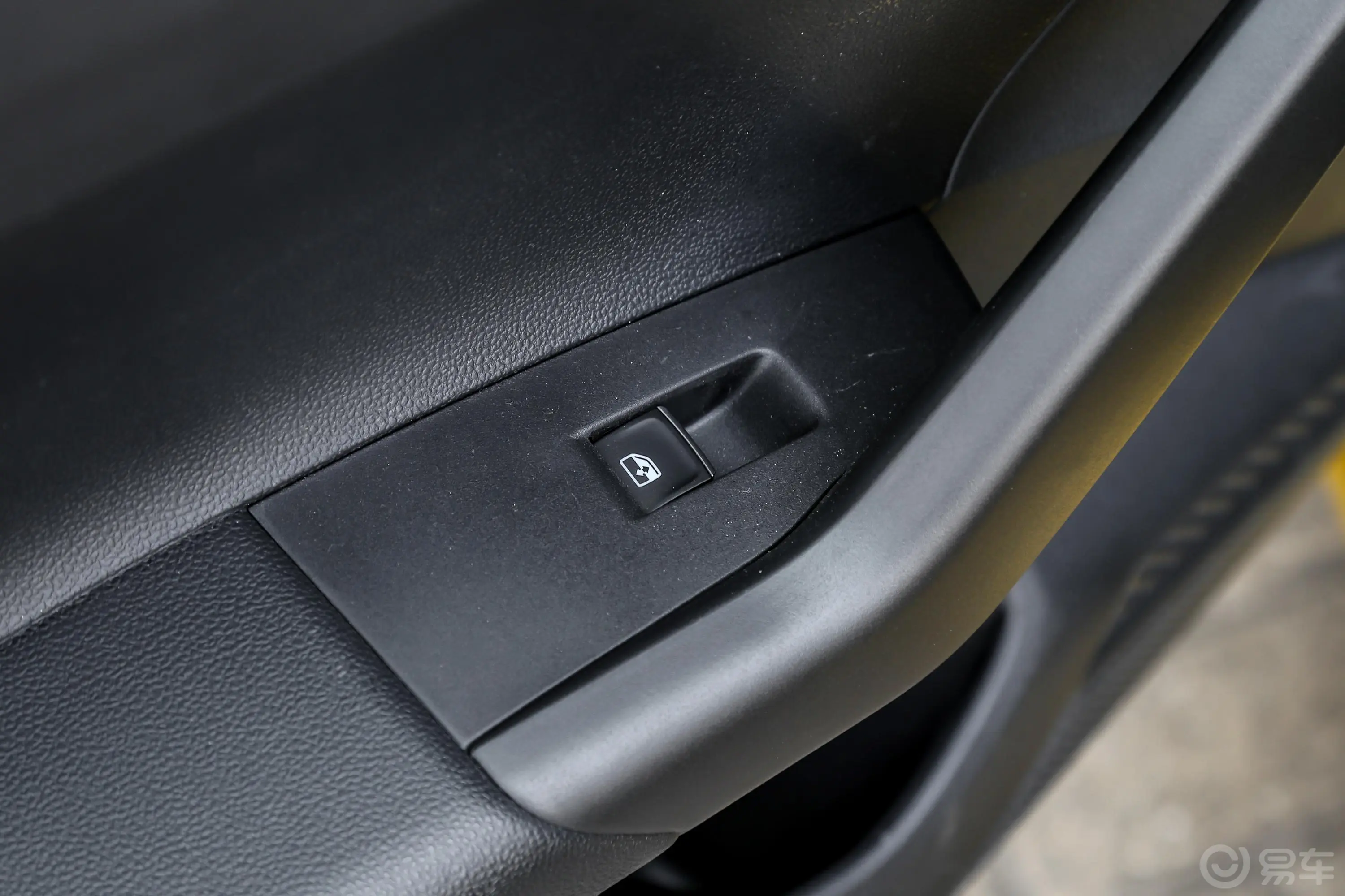 PoloPlus 1.5L 手自一体 Beats潮酷版后车窗调节